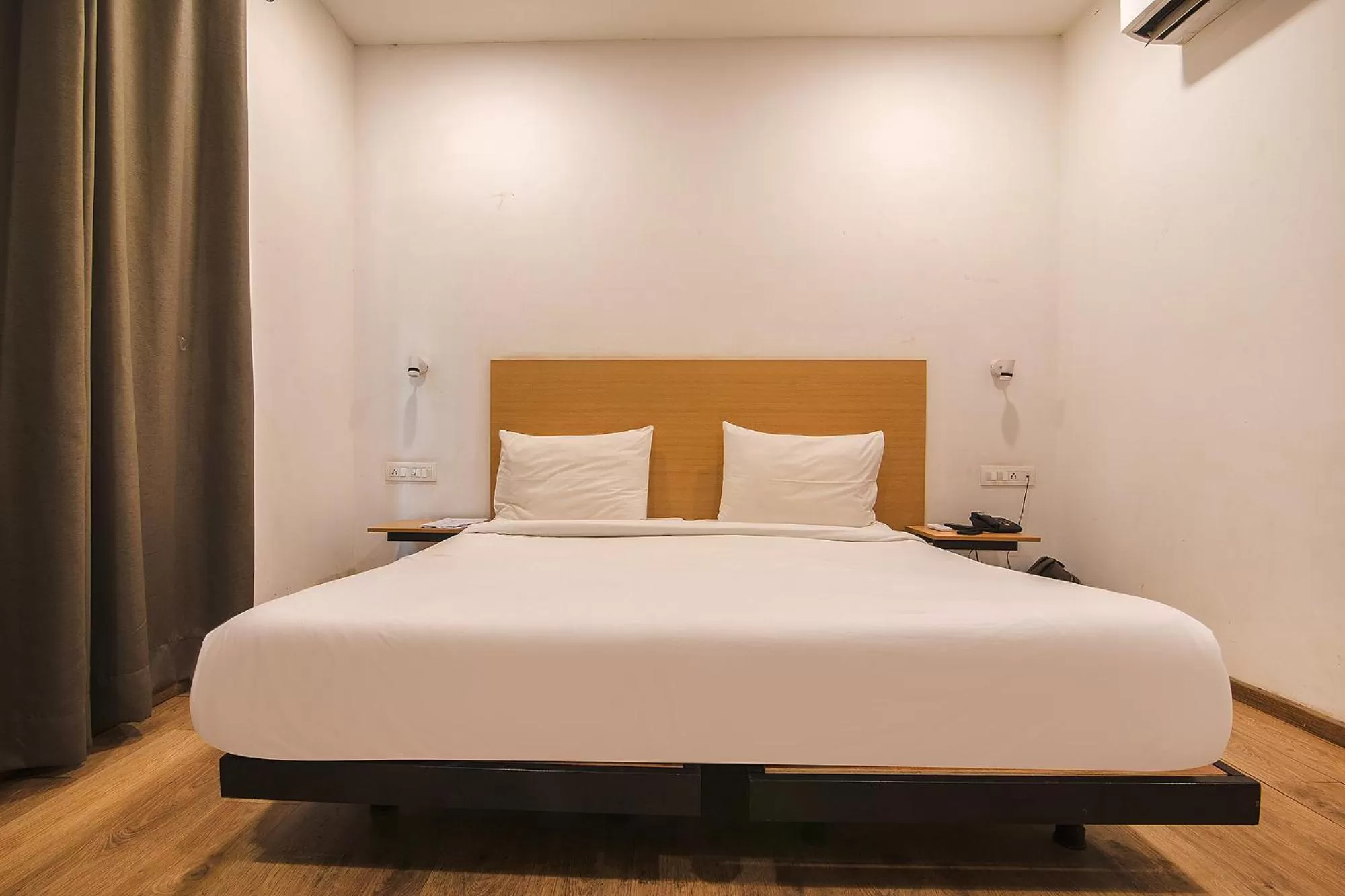 Bed in FabHotel Kingston House