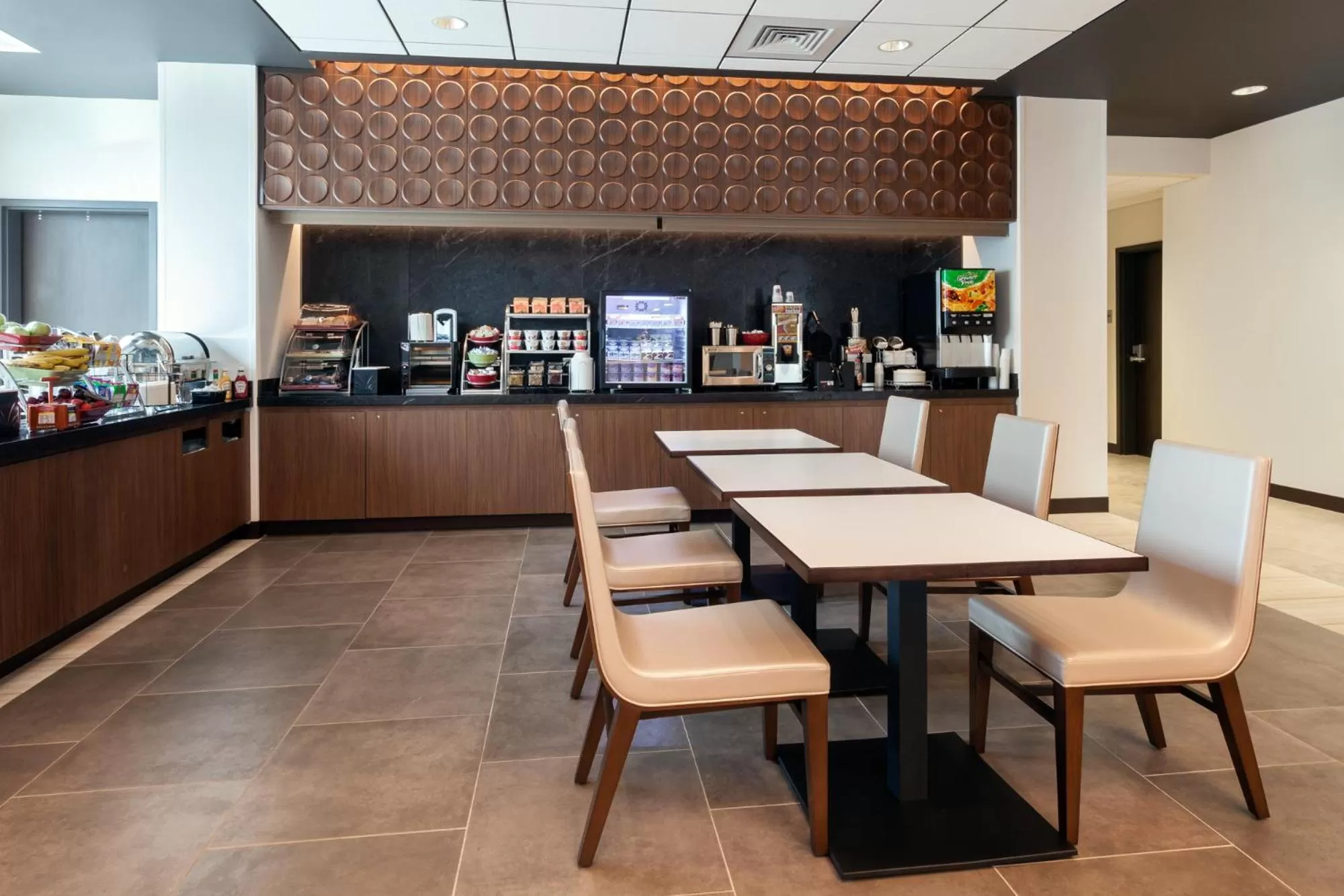 Buffet breakfast in Wingate by Wyndham Altoona Downtown/Medical Center