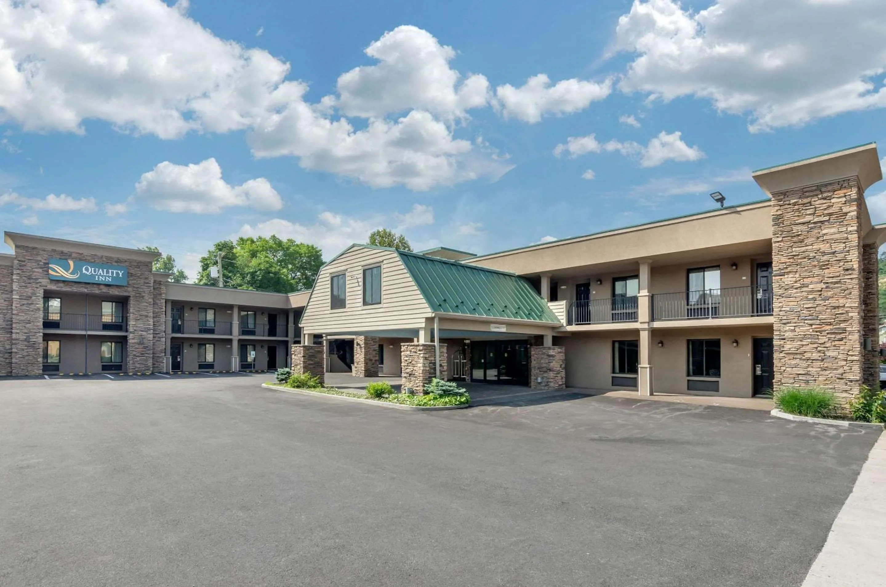 Property building in Quality Inn Covington Downtown