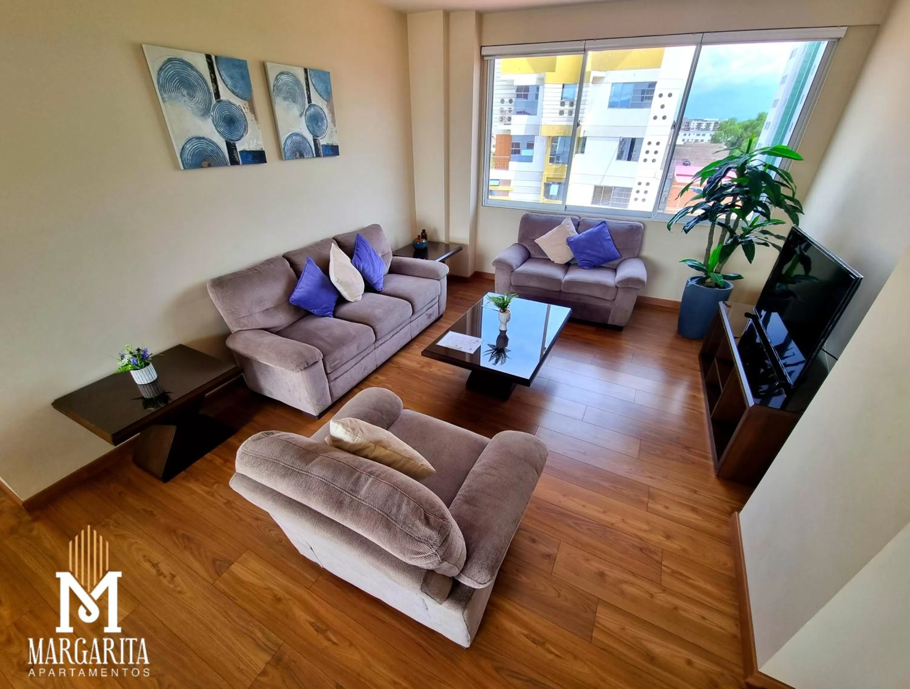 Communal lounge/ TV room in Margarita Apartamentos