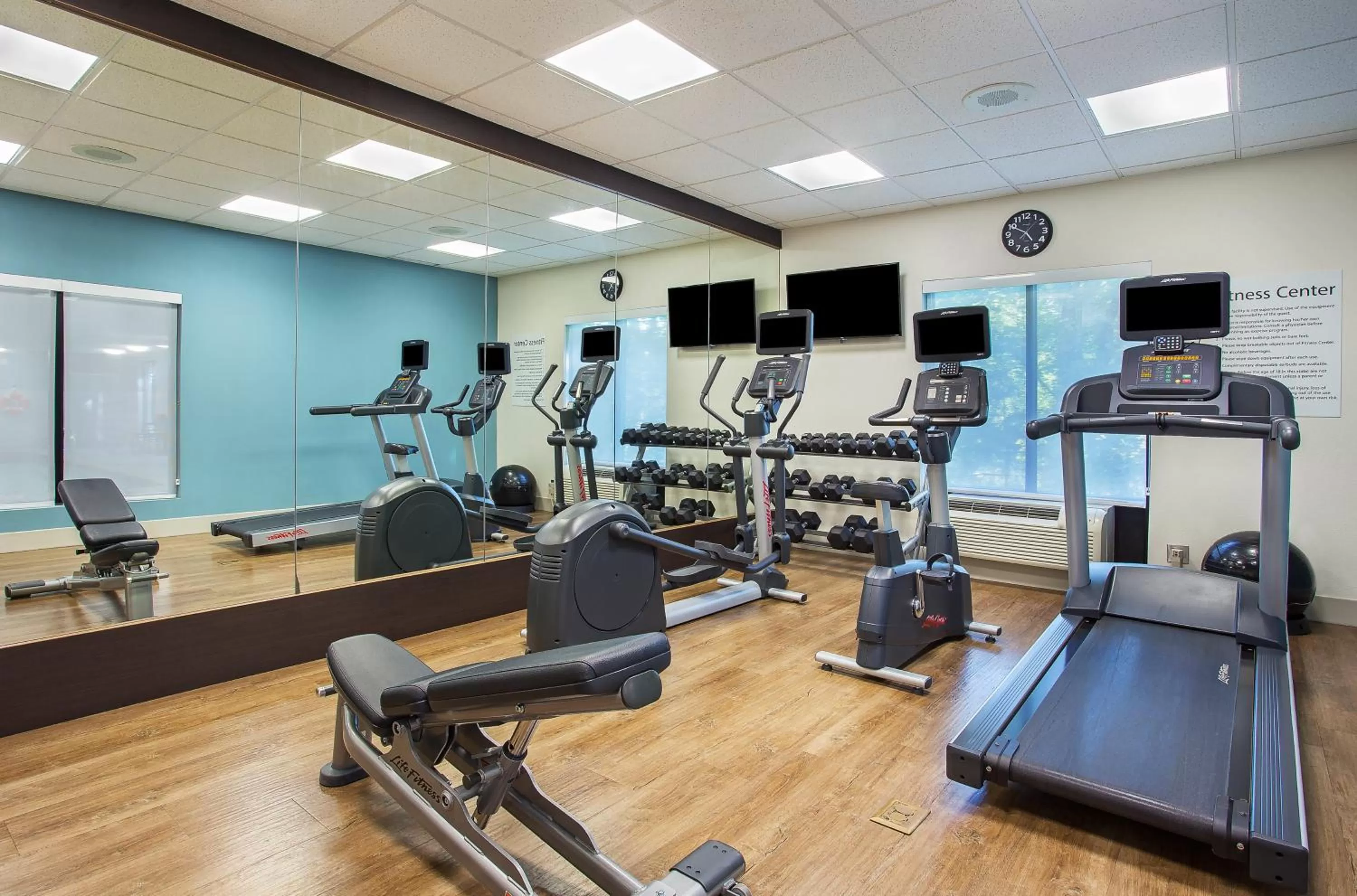 Fitness centre/facilities in Holiday Inn Express & Suites Lebanon-Nashville Area by IHG