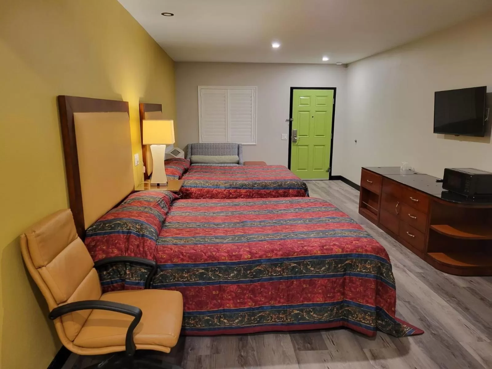 Photo of the whole room in Stadium Inn & Spas