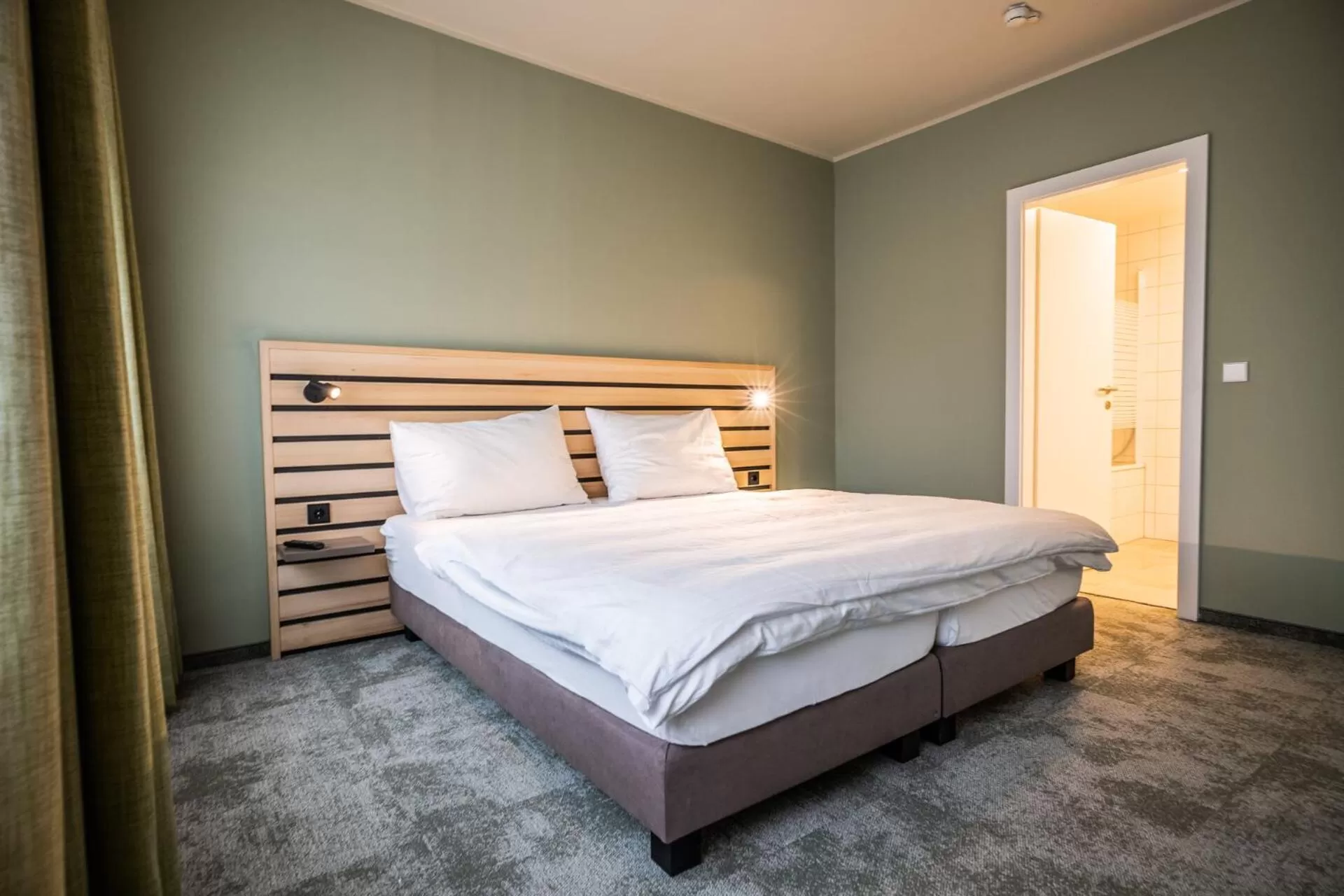 Photo of the whole room, Bed in flexymotel Spielberg