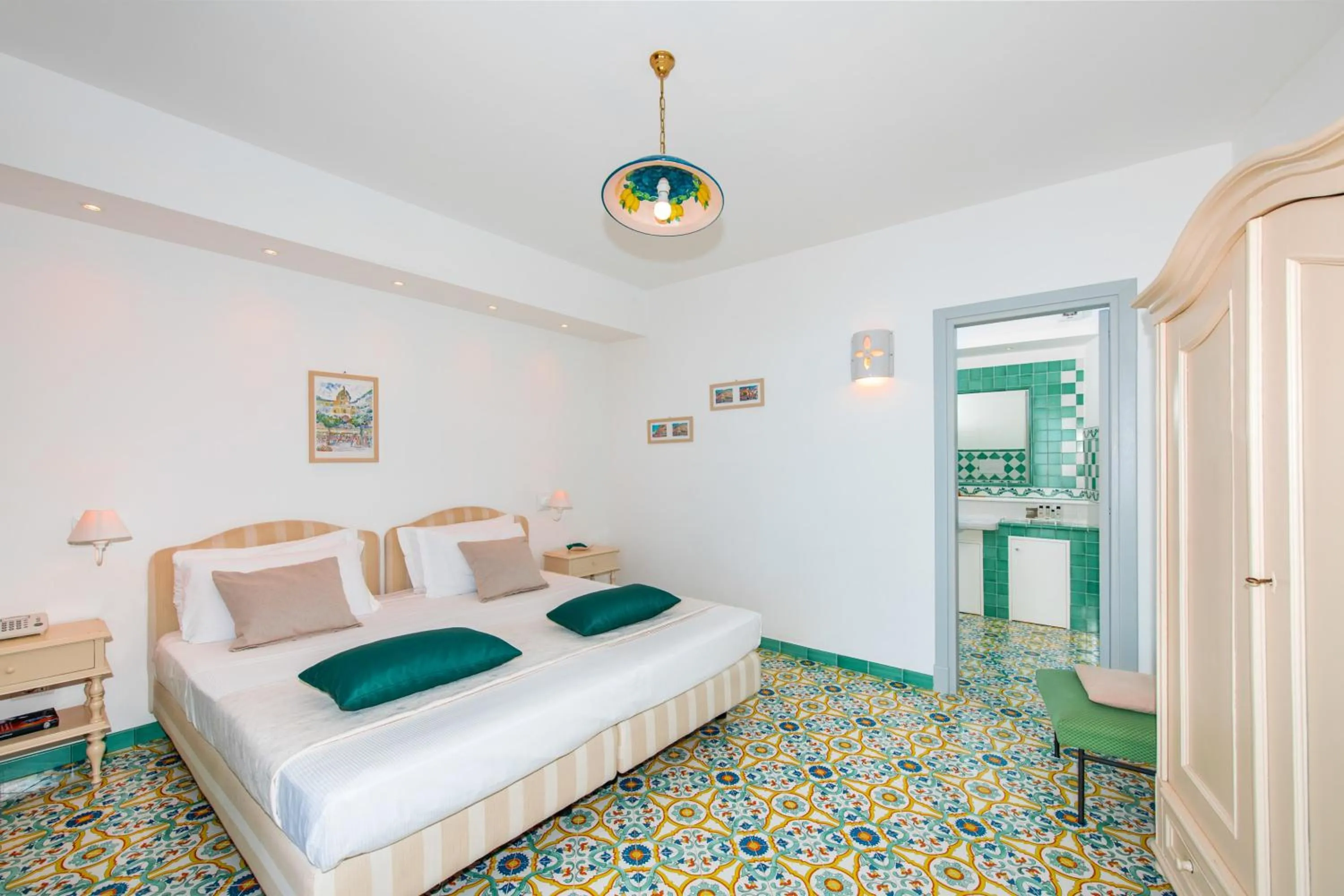 Bathroom, Bed in Grand Hotel Tritone