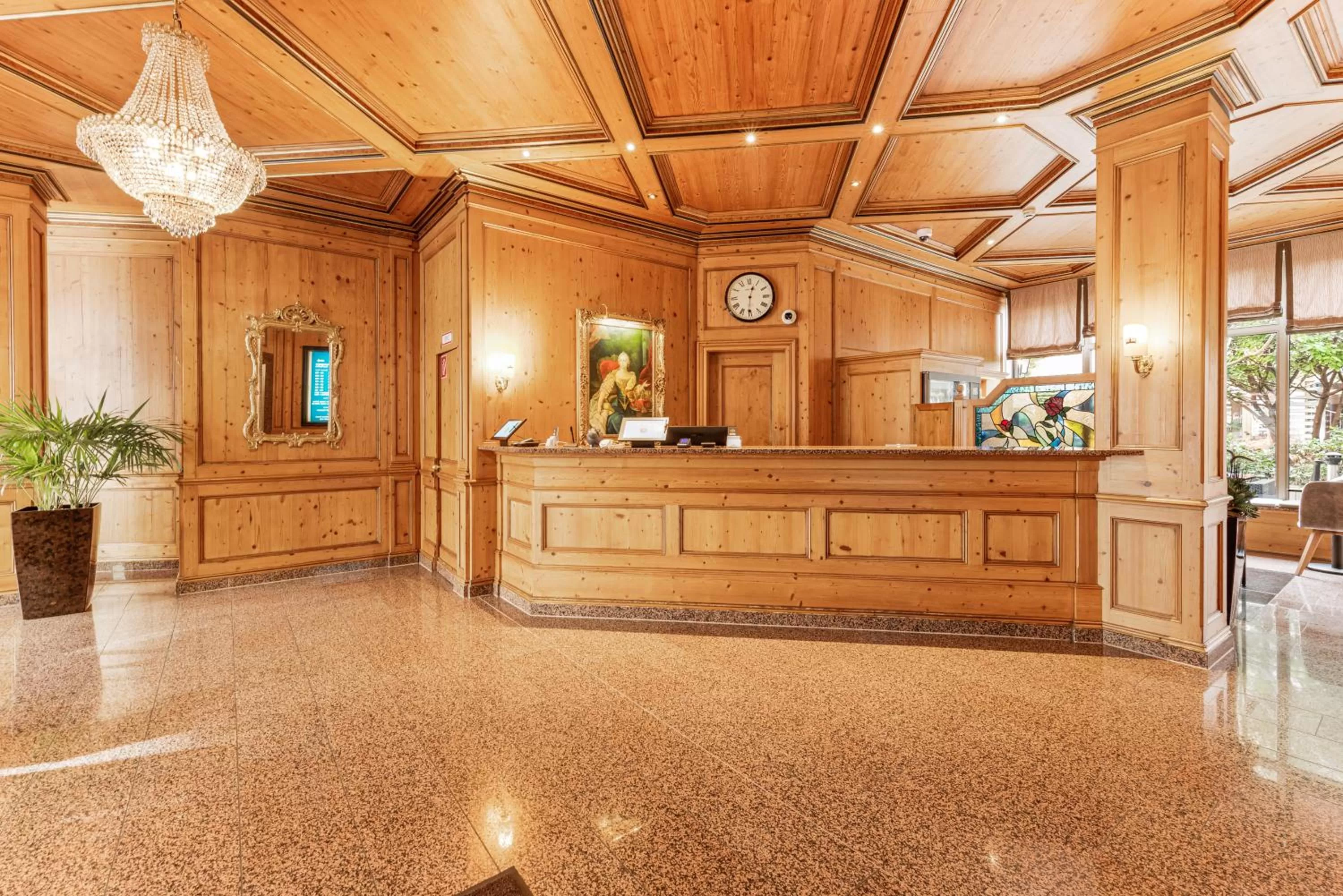 Lobby or reception in King's Hotel Center Superior