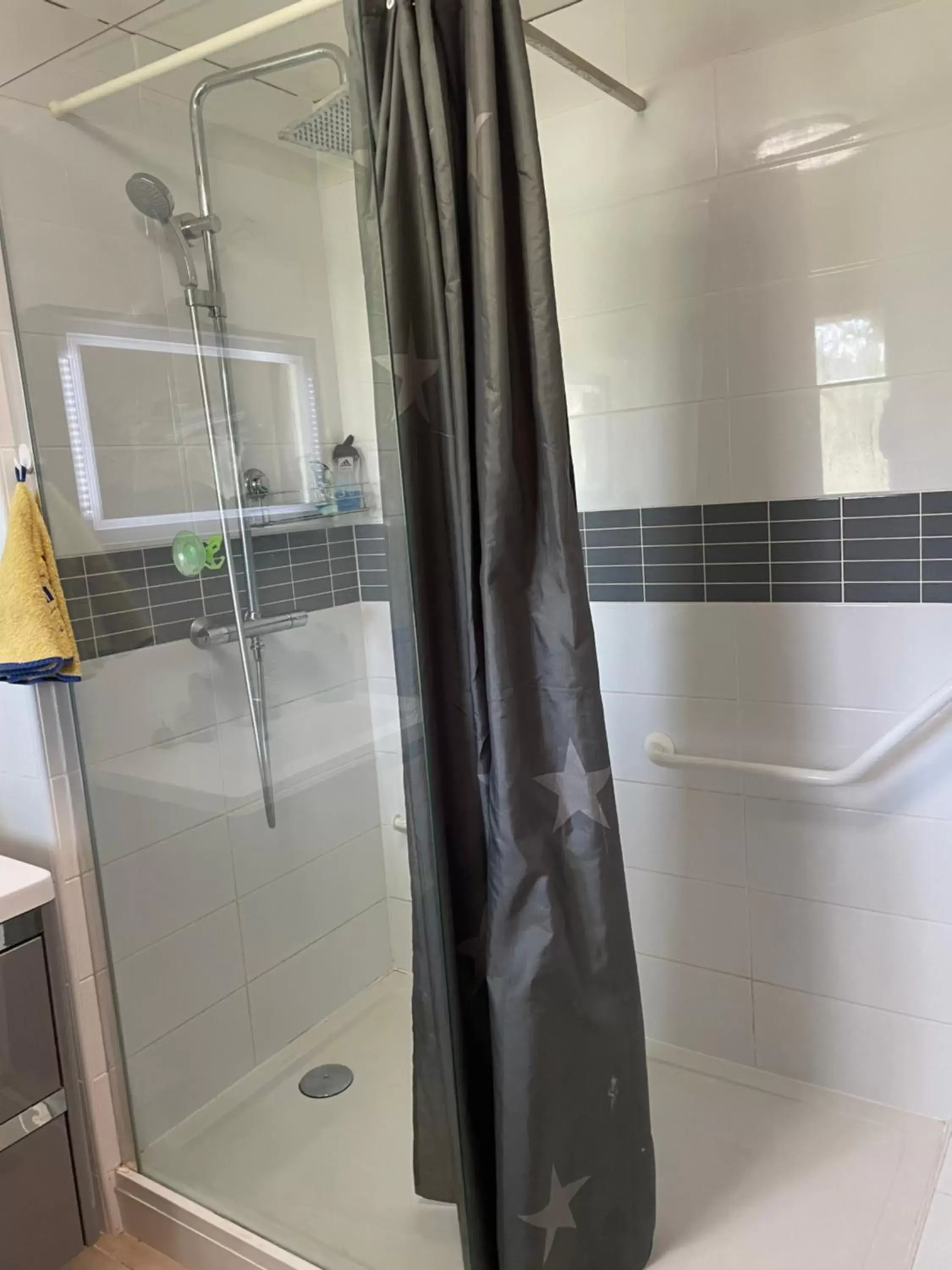 Large Double Room in Entre terre et mer Large Double Room in Entre terre et mer