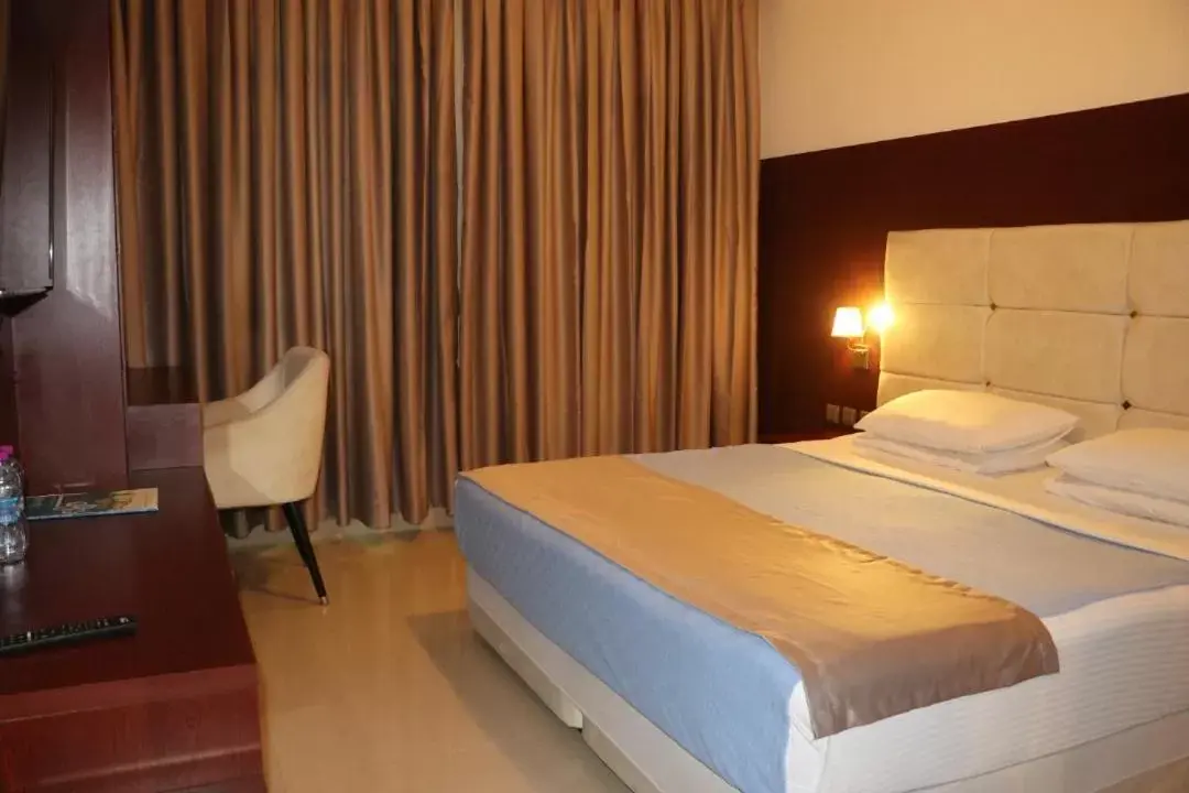 Deluxe Double Room in Golden Airport Hotel Deluxe Double Room in Golden Airport Hotel