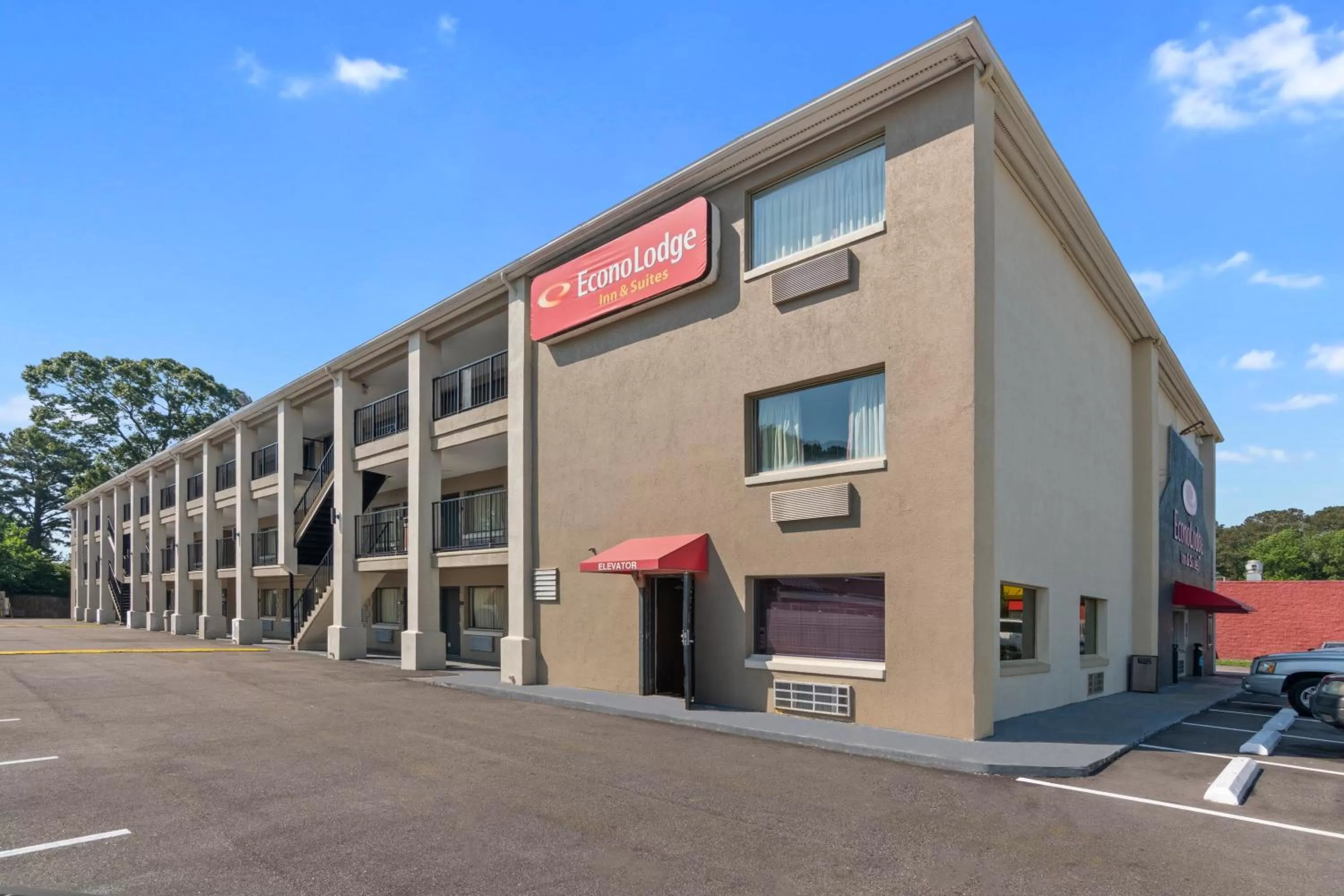 Property building in Econo Lodge Inn & Suites Virginia Beach - Norfolk