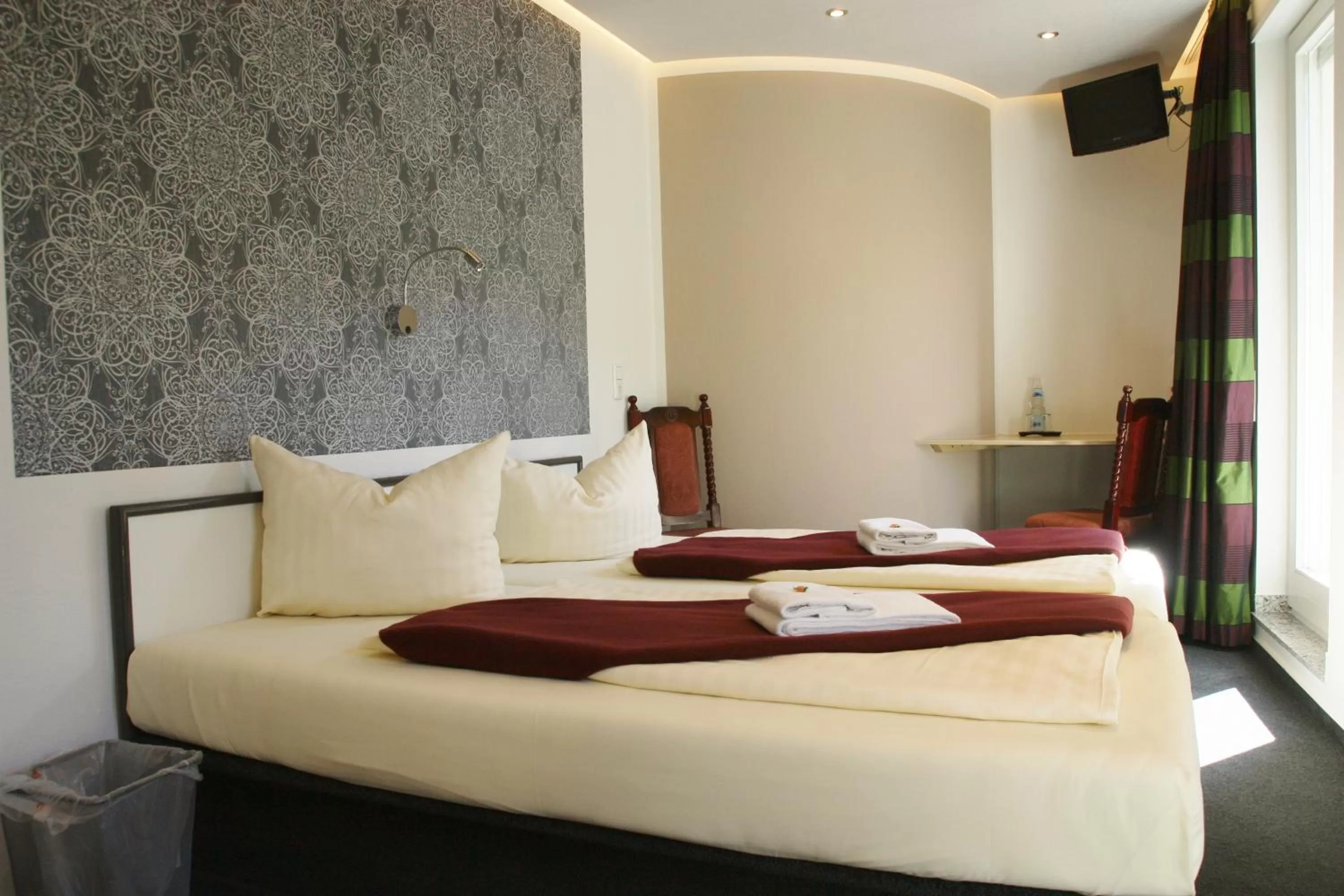 Photo of the whole room, Bed in Hotel am Schloss