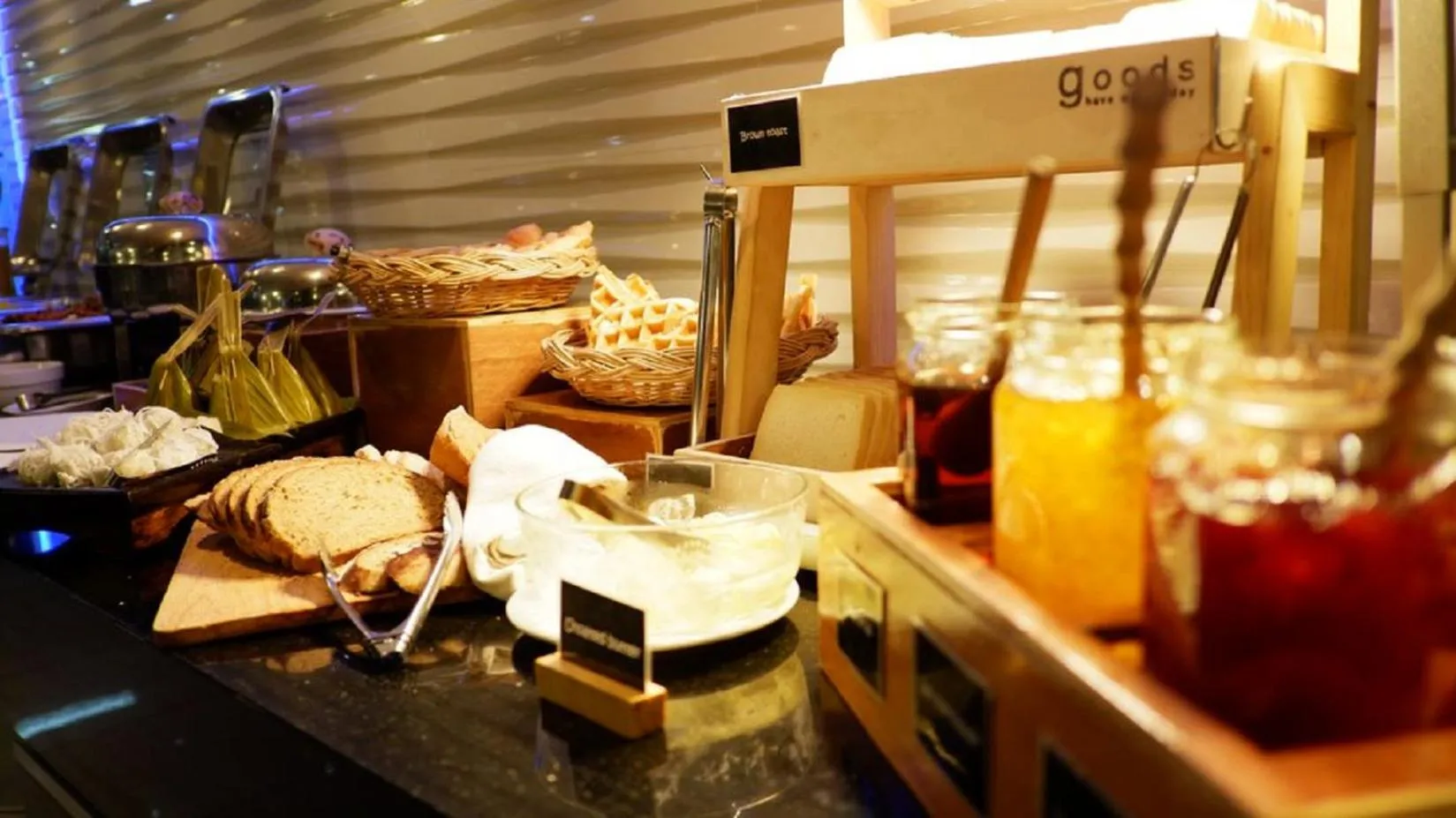 Food in Aspen Suites Hotel Sukhumvit 2