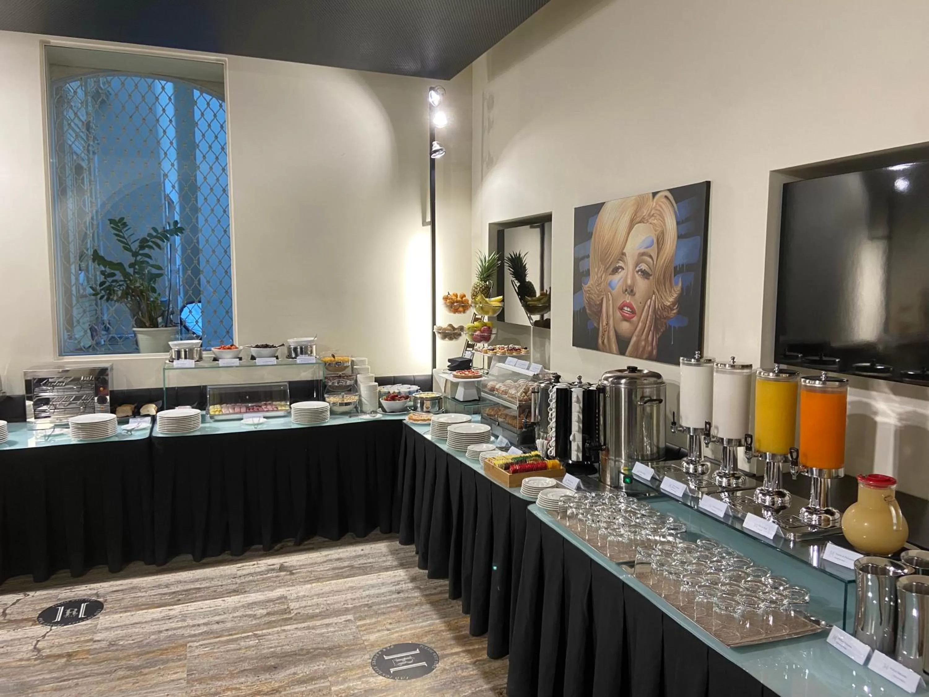 Breakfast in Hotel Romano House