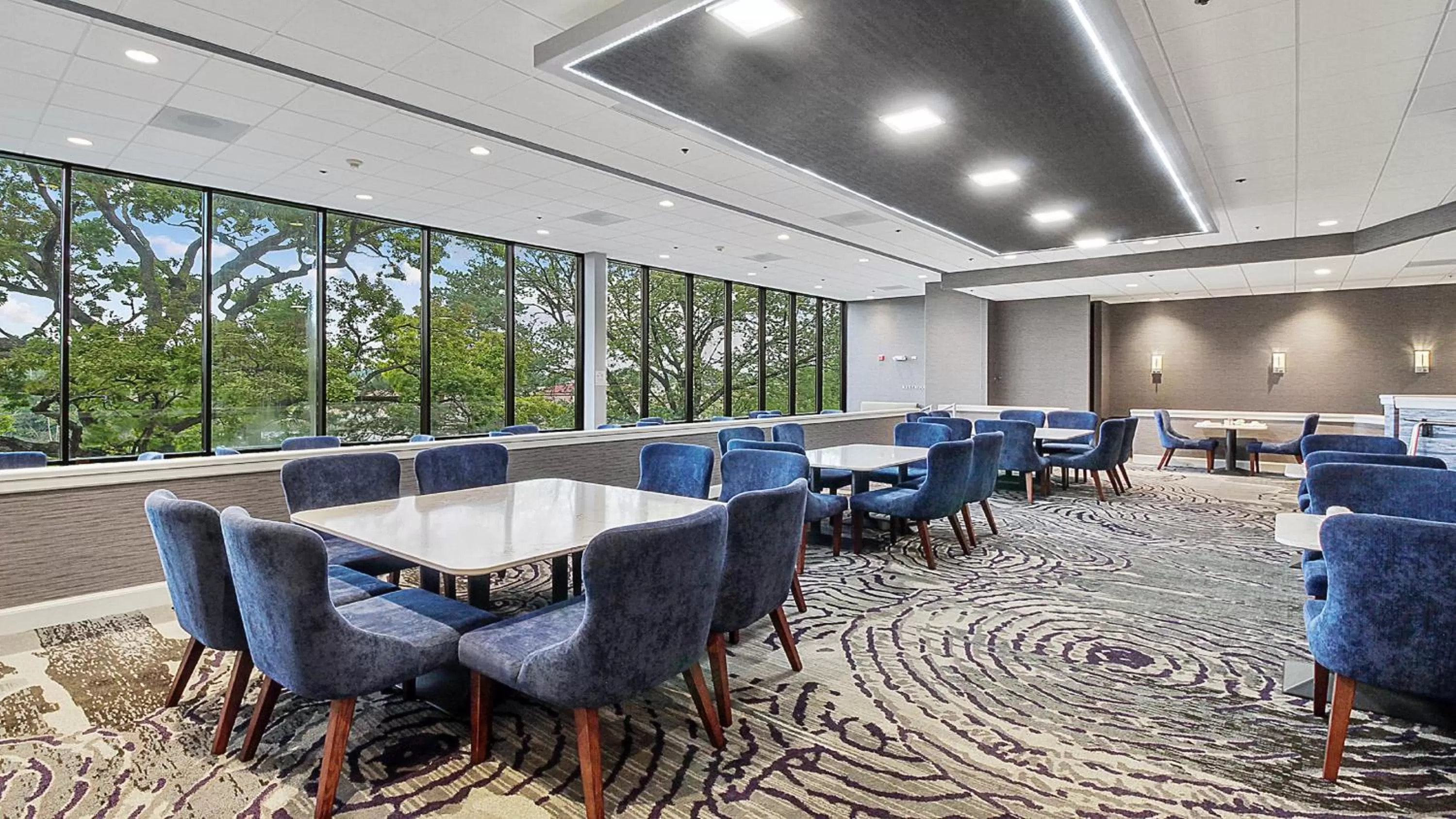 Restaurant/places to eat in Holiday Inn Chicago Nw Crystal Lk Conv Ctr by IHG