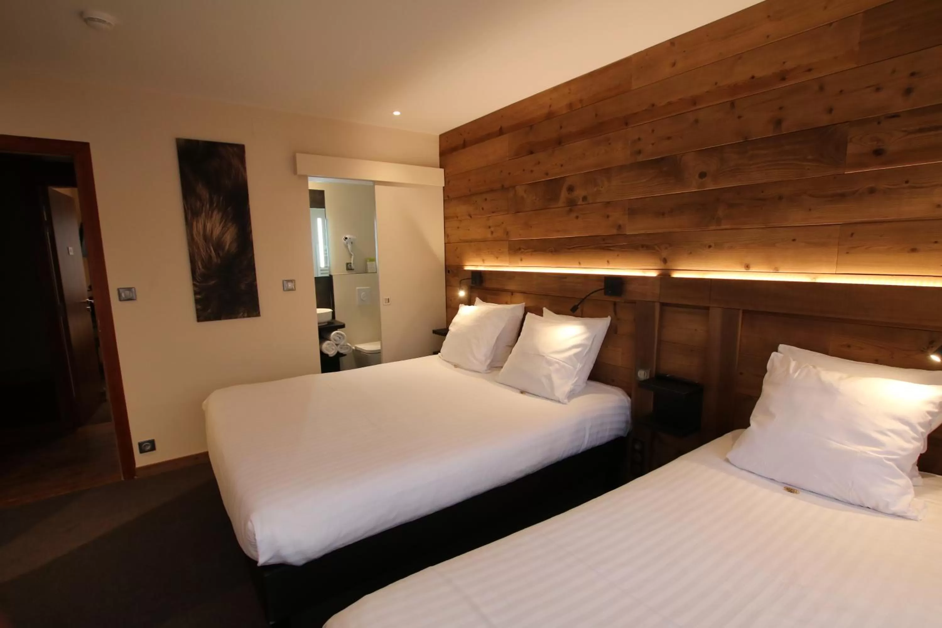 Photo of the whole room, Bed in Les Loges Du Parc