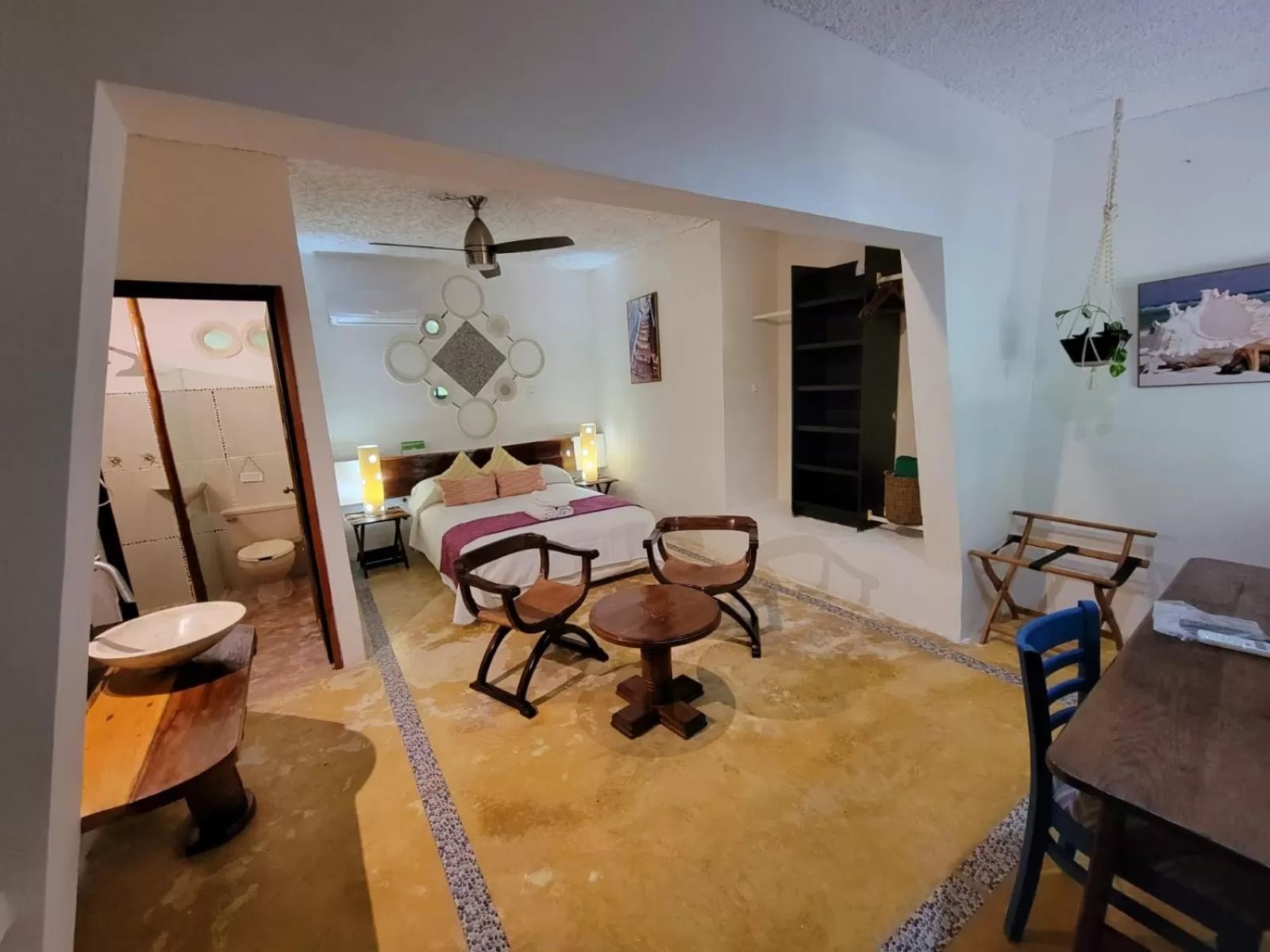 Seating area, Bed in Maria's Kan Kin