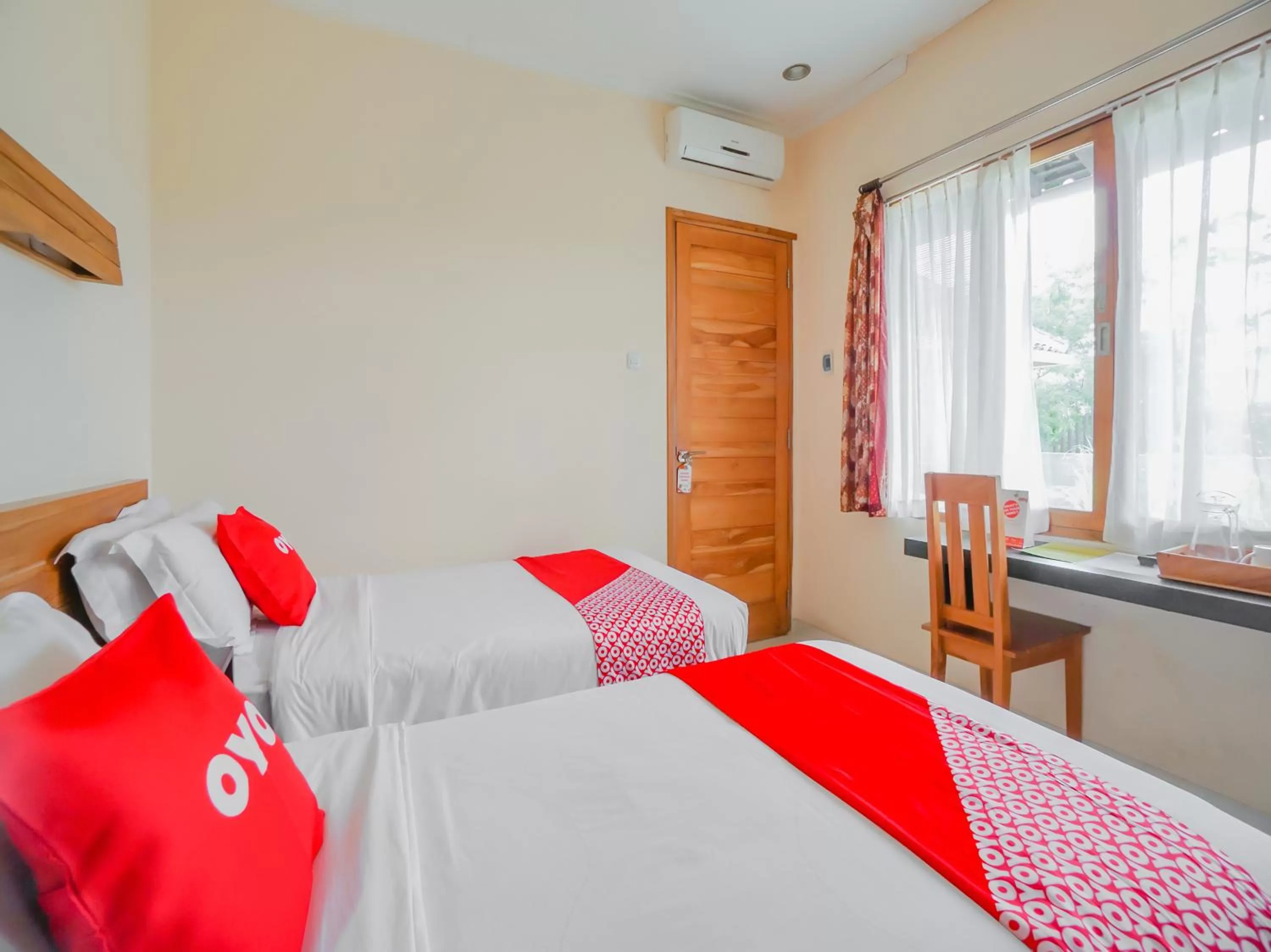 Bedroom, Bed in SUPER OYO 90319 Angler Guest House Malang