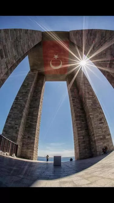 Logo/Certificate/Sign in Hotel Crowded House