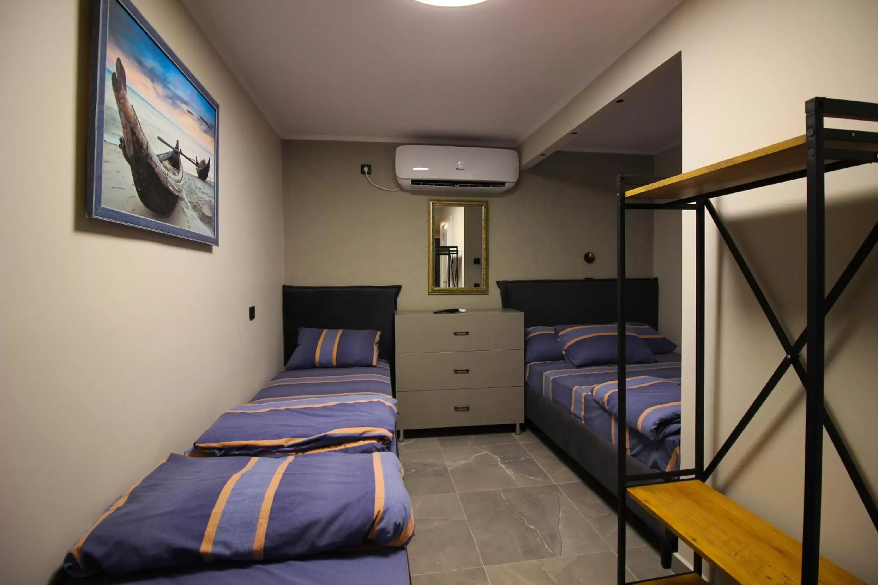 Quadruple Room in Sunset Inn Quadruple Room in Sunset Inn