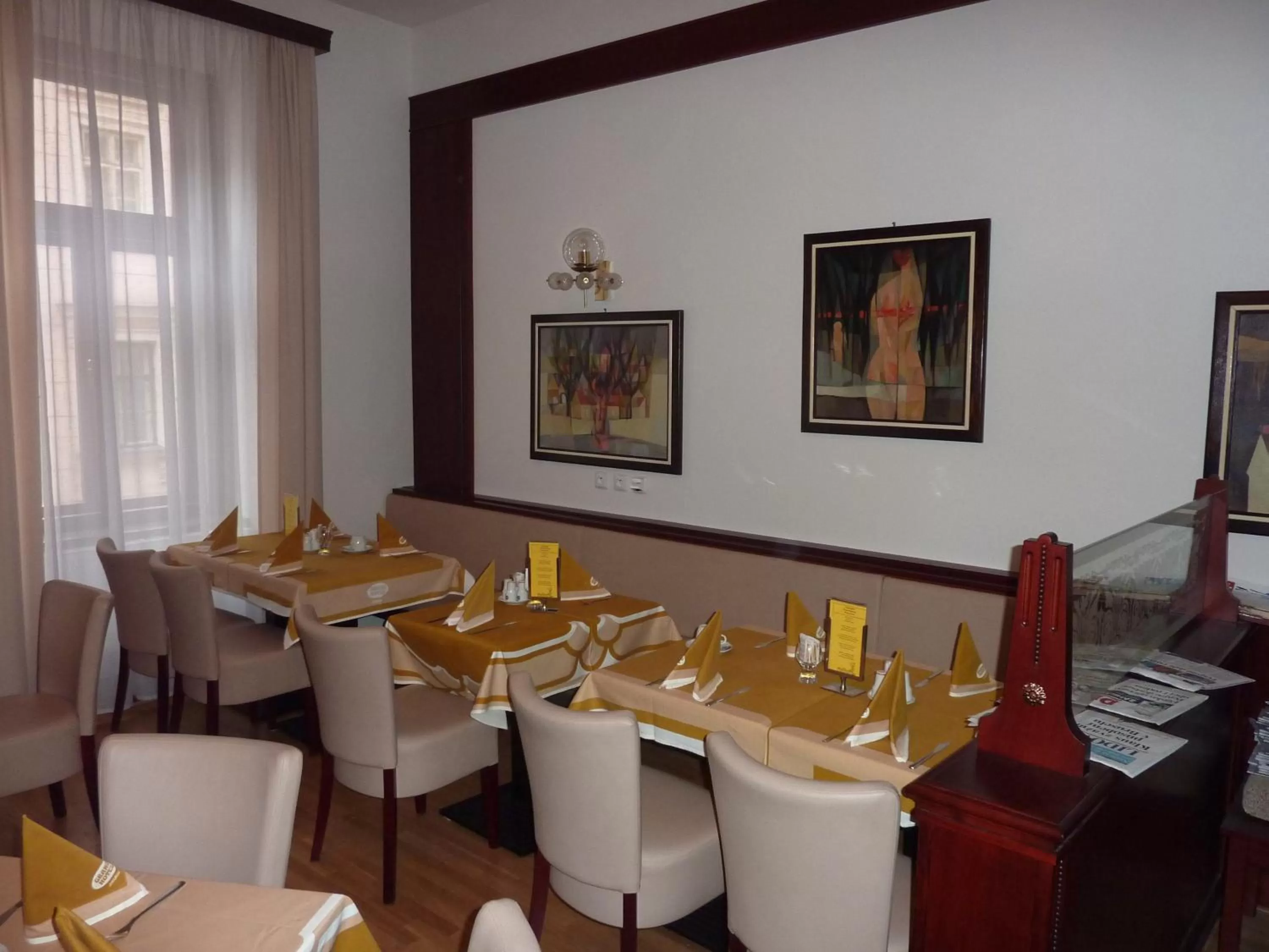 Restaurant/places to eat in Grandhotel Garni