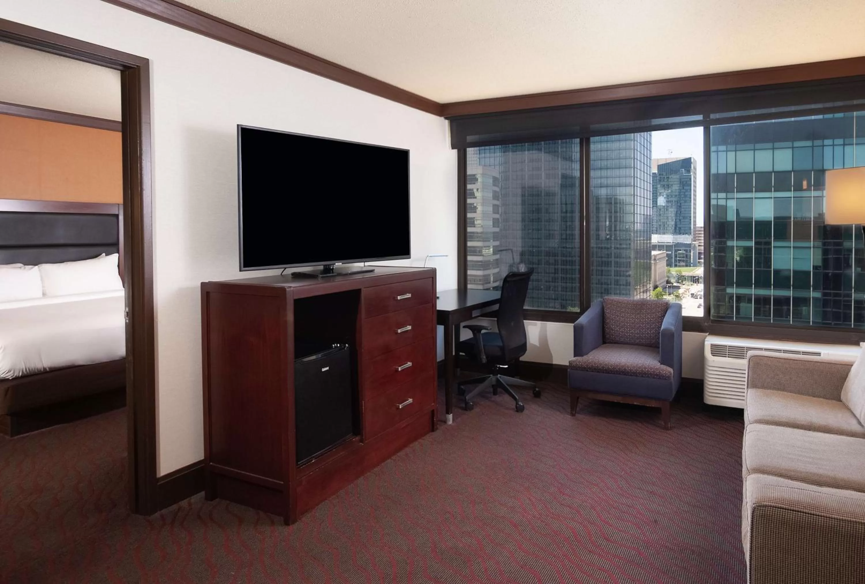 Bedroom, Bed in DoubleTree by Hilton Hotel Cleveland Downtown - Lakeside