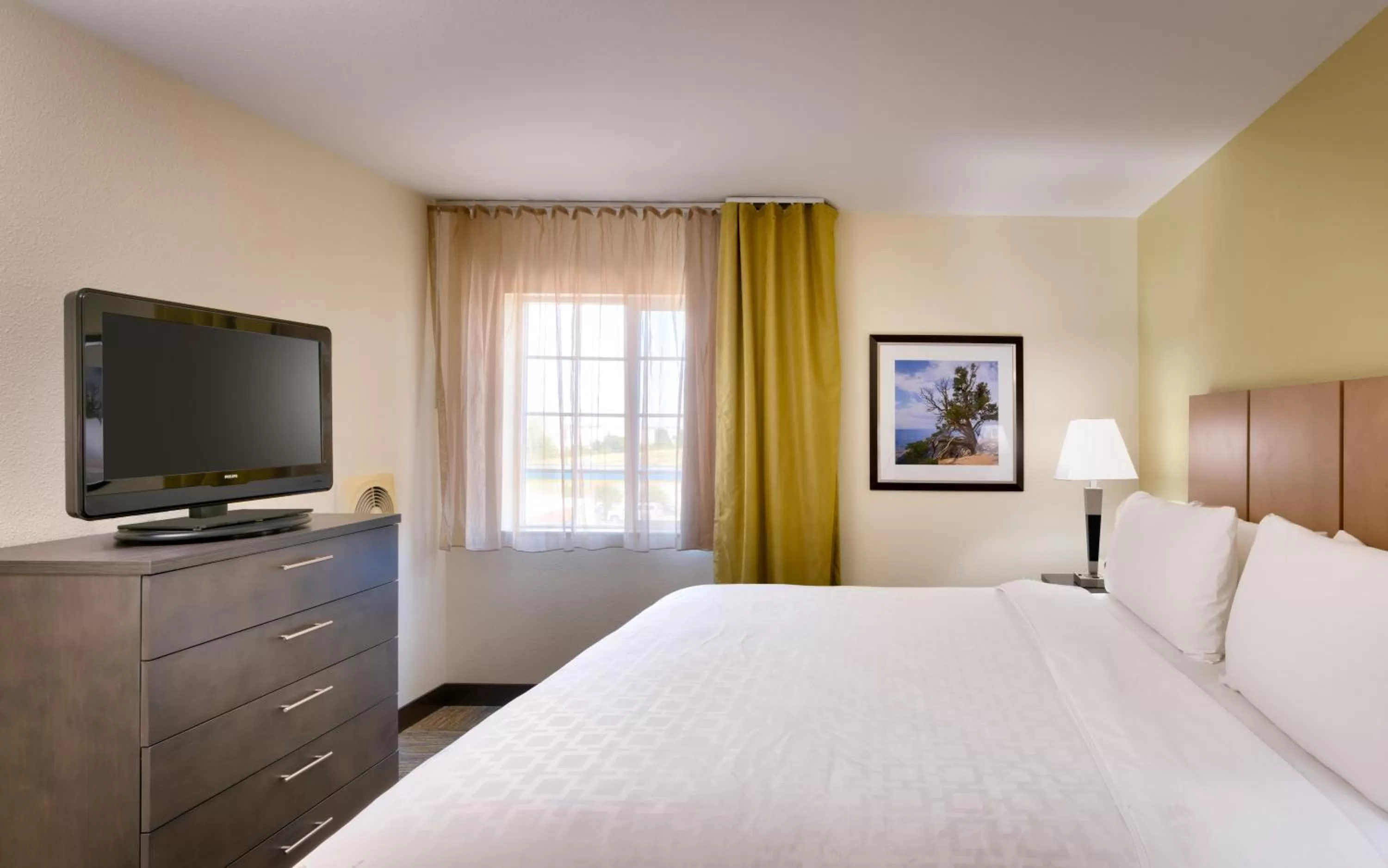 Photo of the whole room, Bed in Candlewood Suites Plano East by IHG