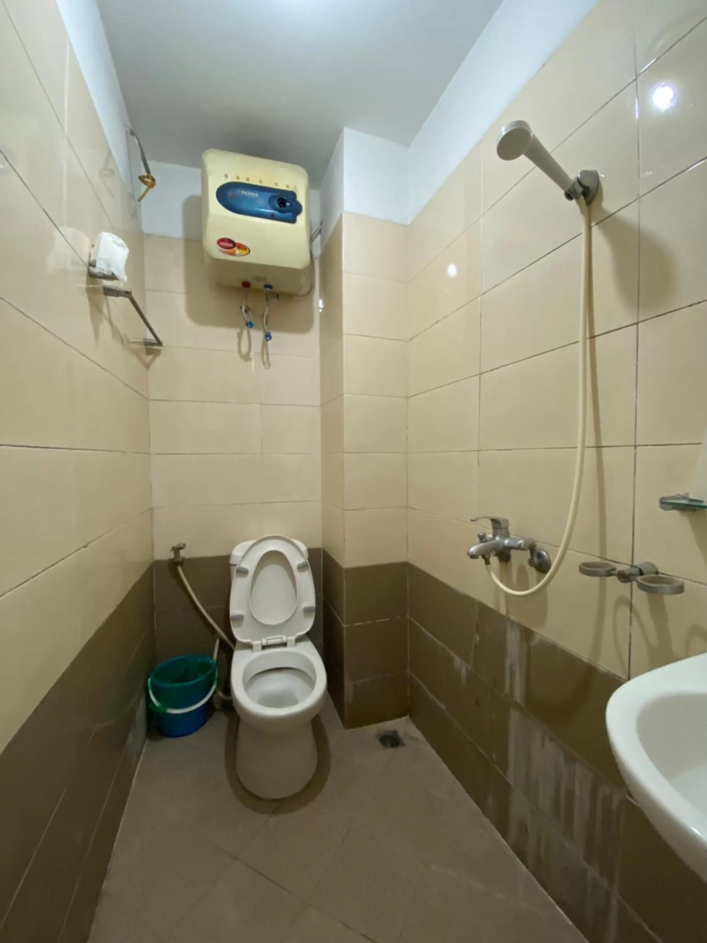 Shower in Sophie hotel