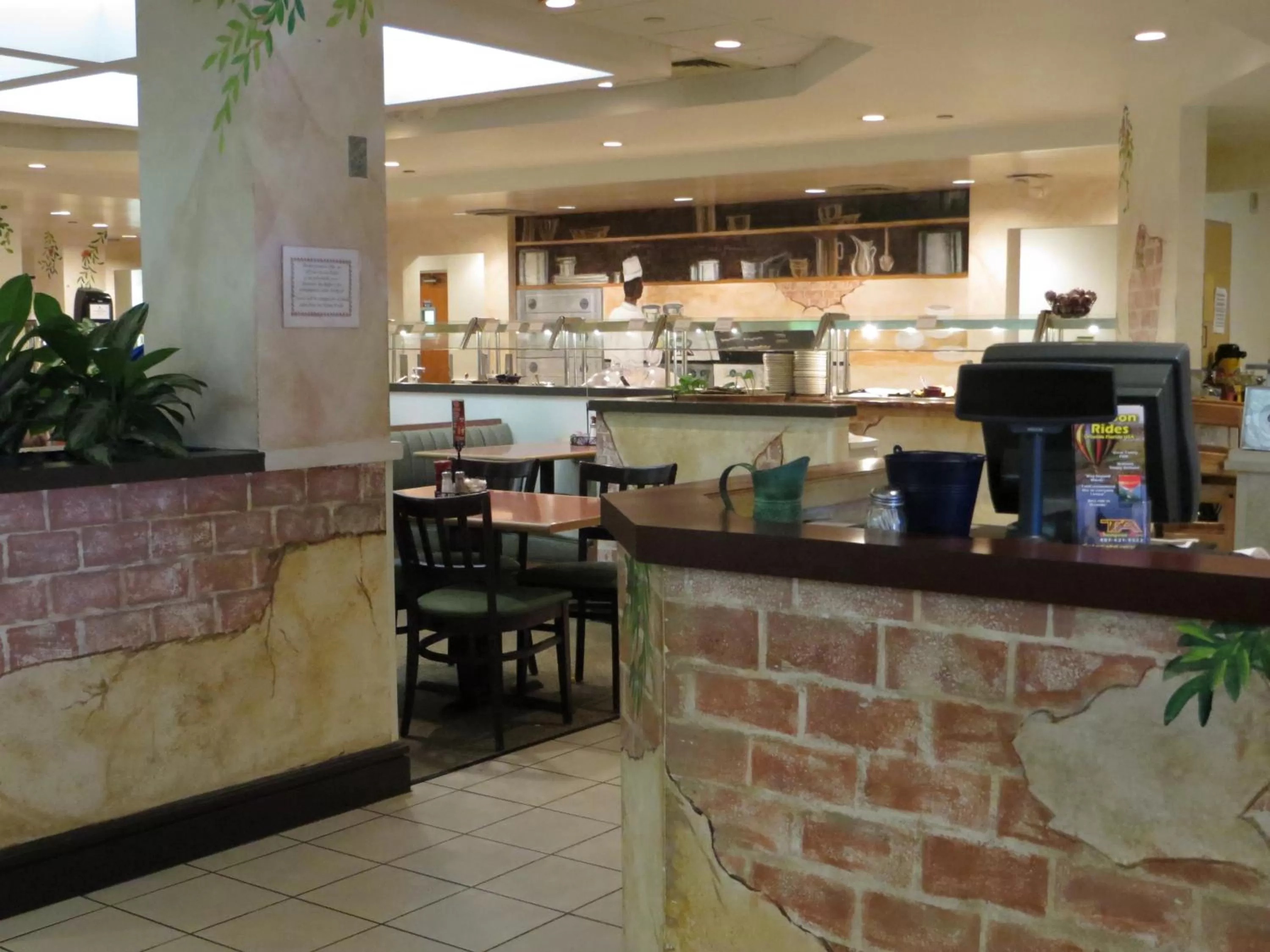 Restaurant/places to eat in Maingate Lakeside Resort