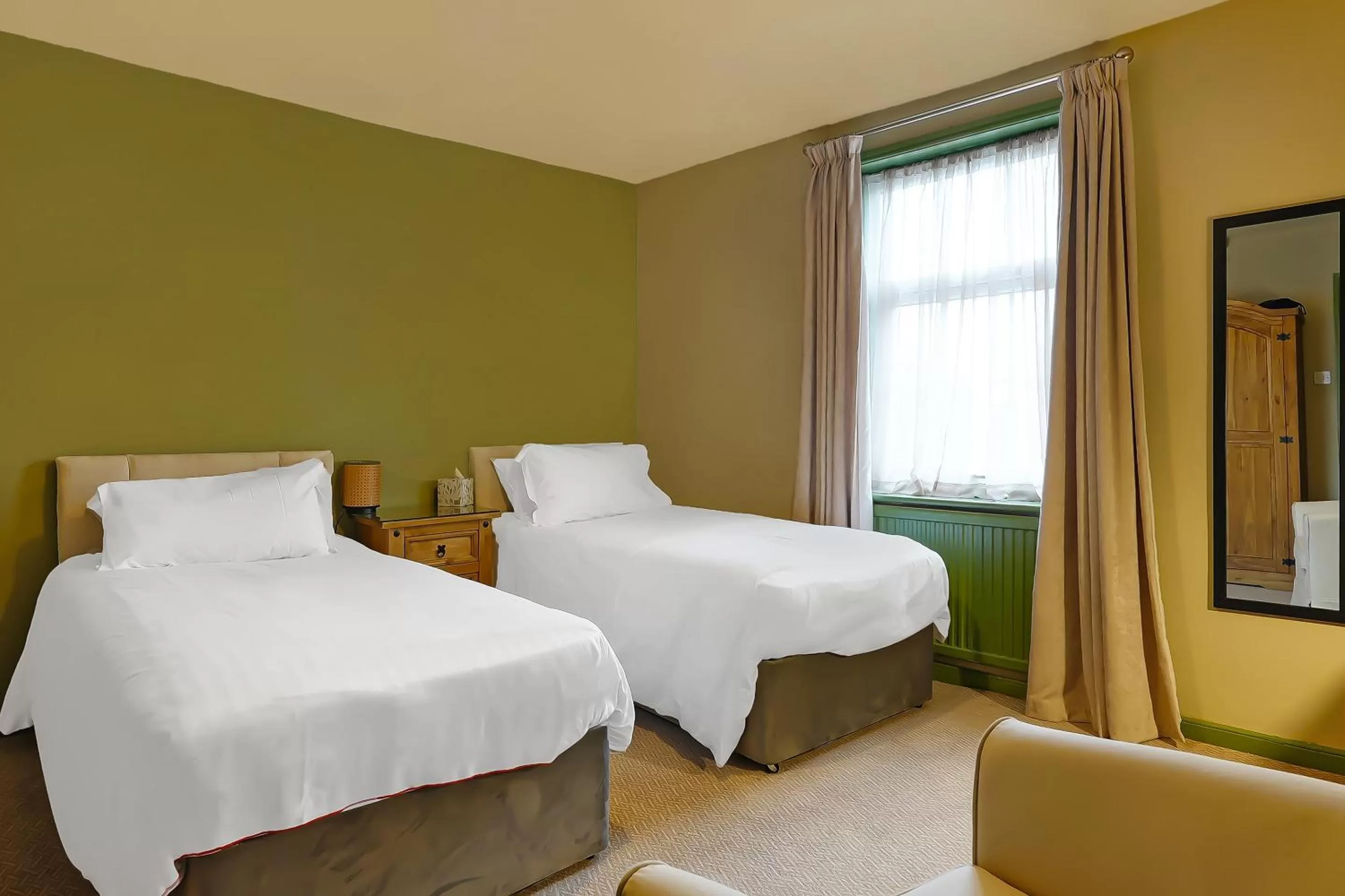 Bedroom, Bed in OYO The White Horse, Ripon North Yorkshire