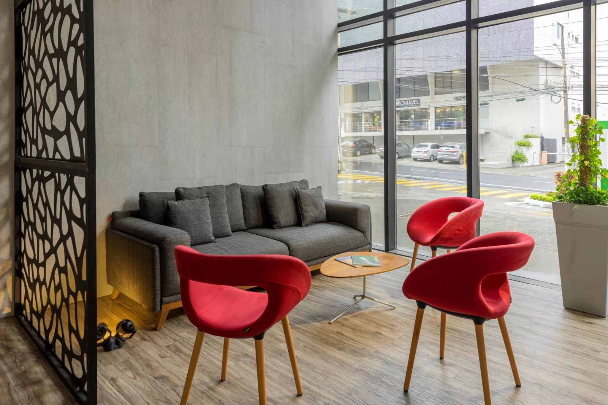 Lounge or bar in Holiday Inn Panama Distrito Financiero by IHG