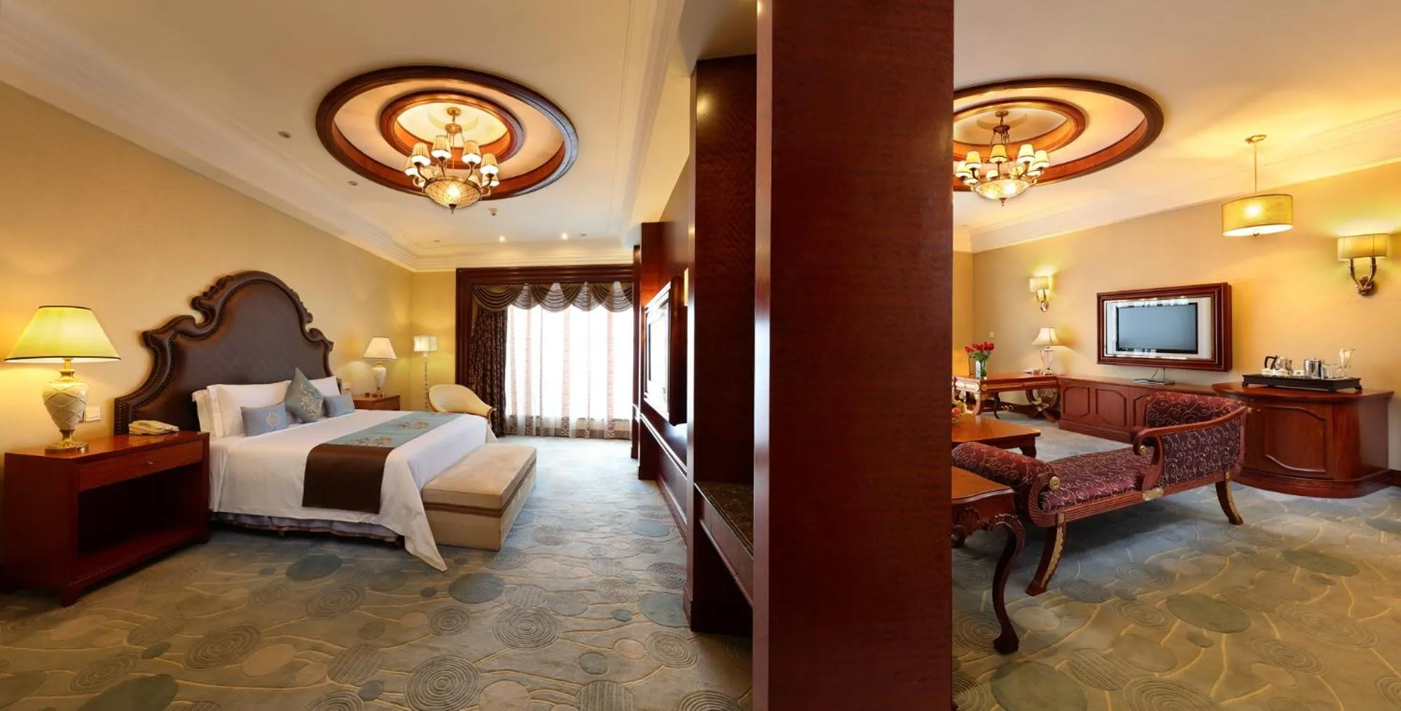 Photo of the whole room, Bed in Regal Palace Hotel