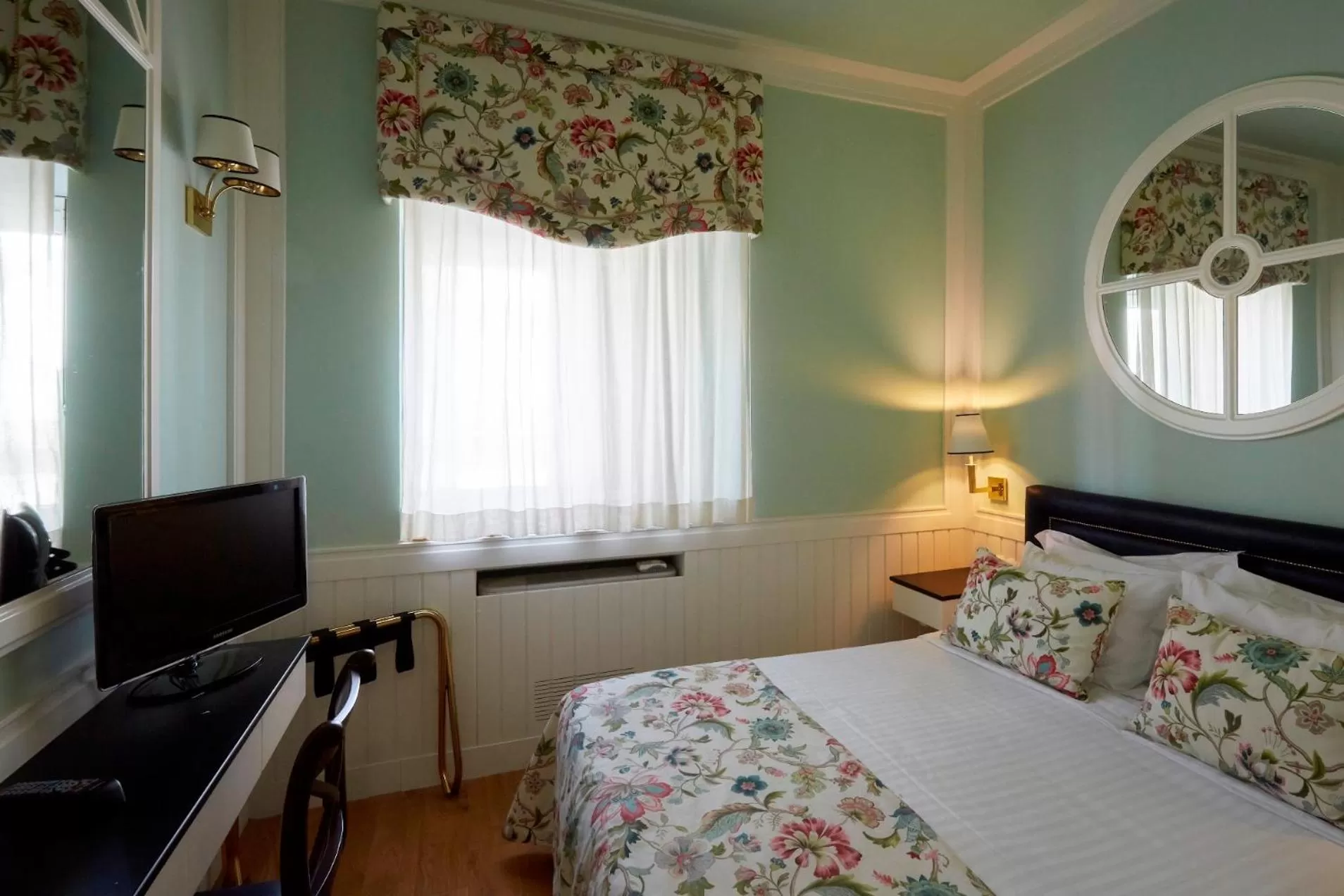 Bed in Grande Hotel do Porto