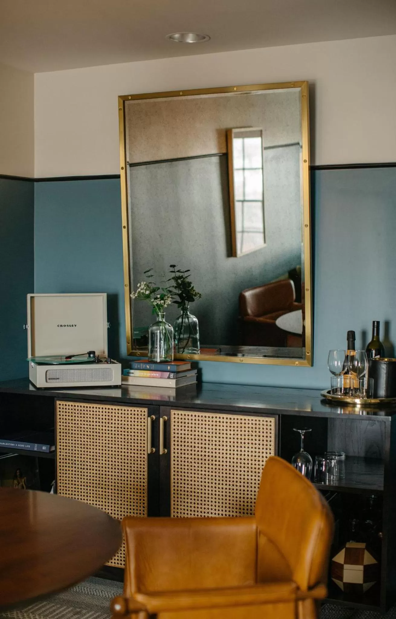 Photo of the whole room in Emeline