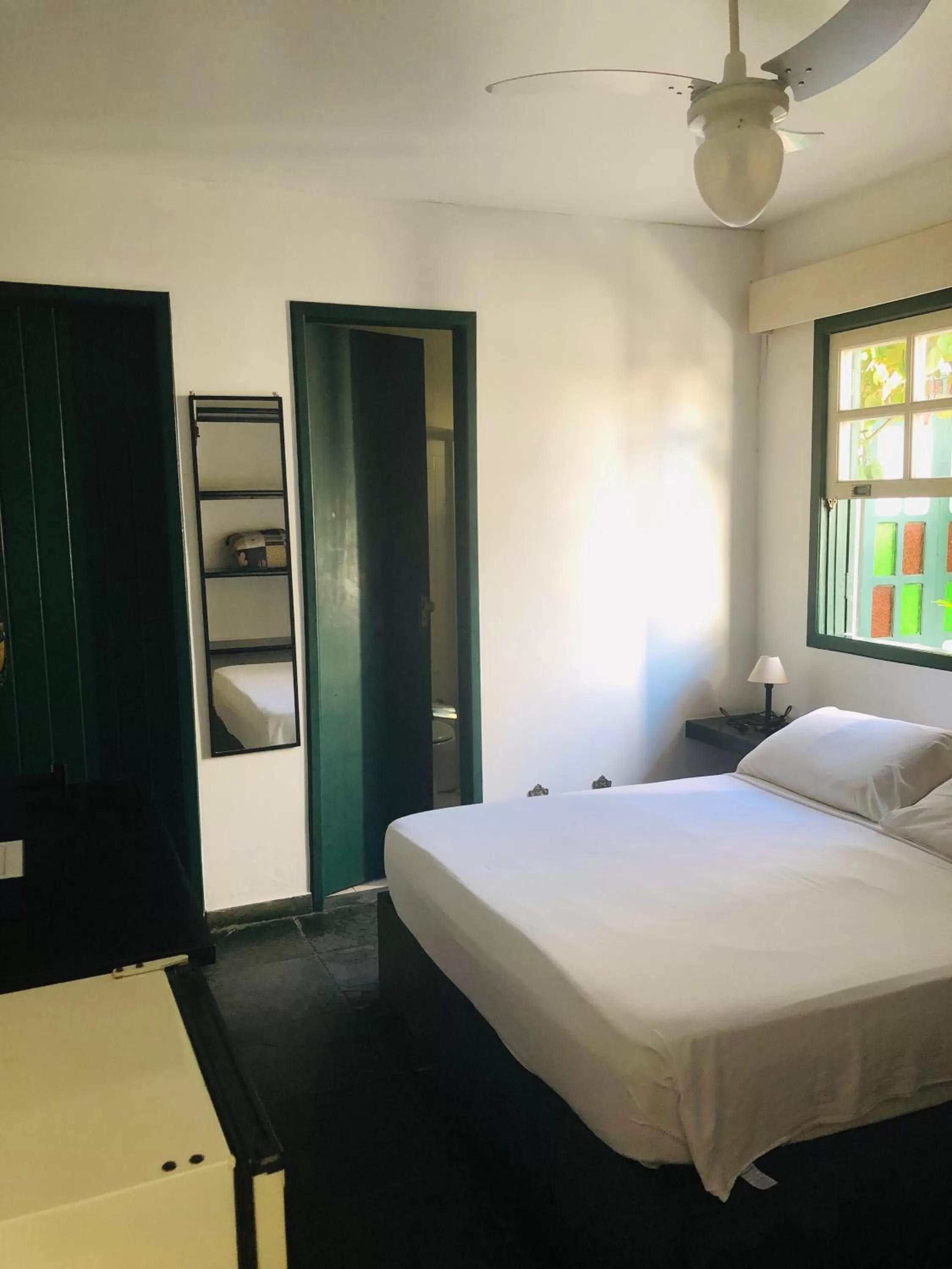 Photo of the whole room, Bed in Pousada Canteiros