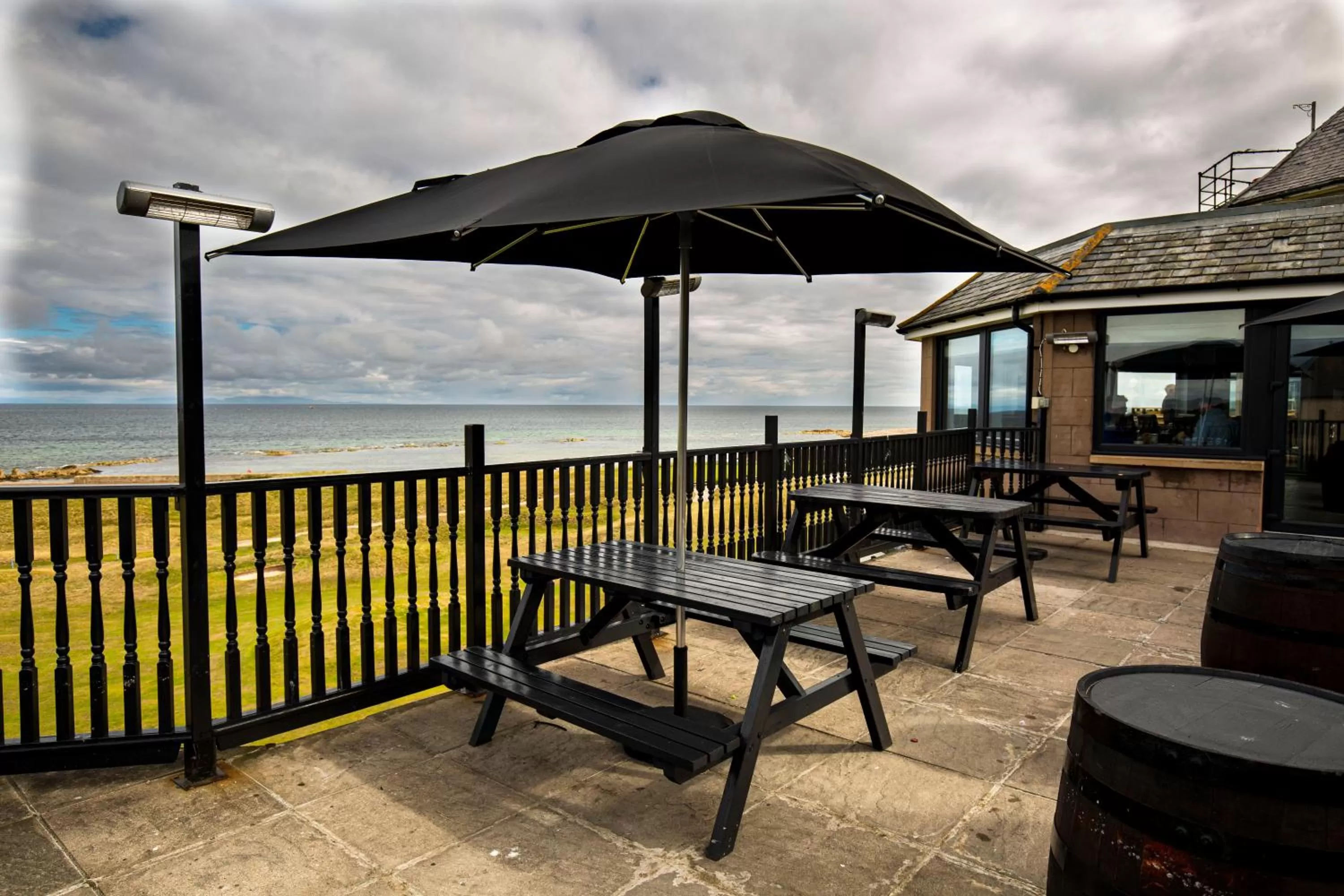 Restaurant/places to eat in GOLF View Hotel & Macintosh Restaurant