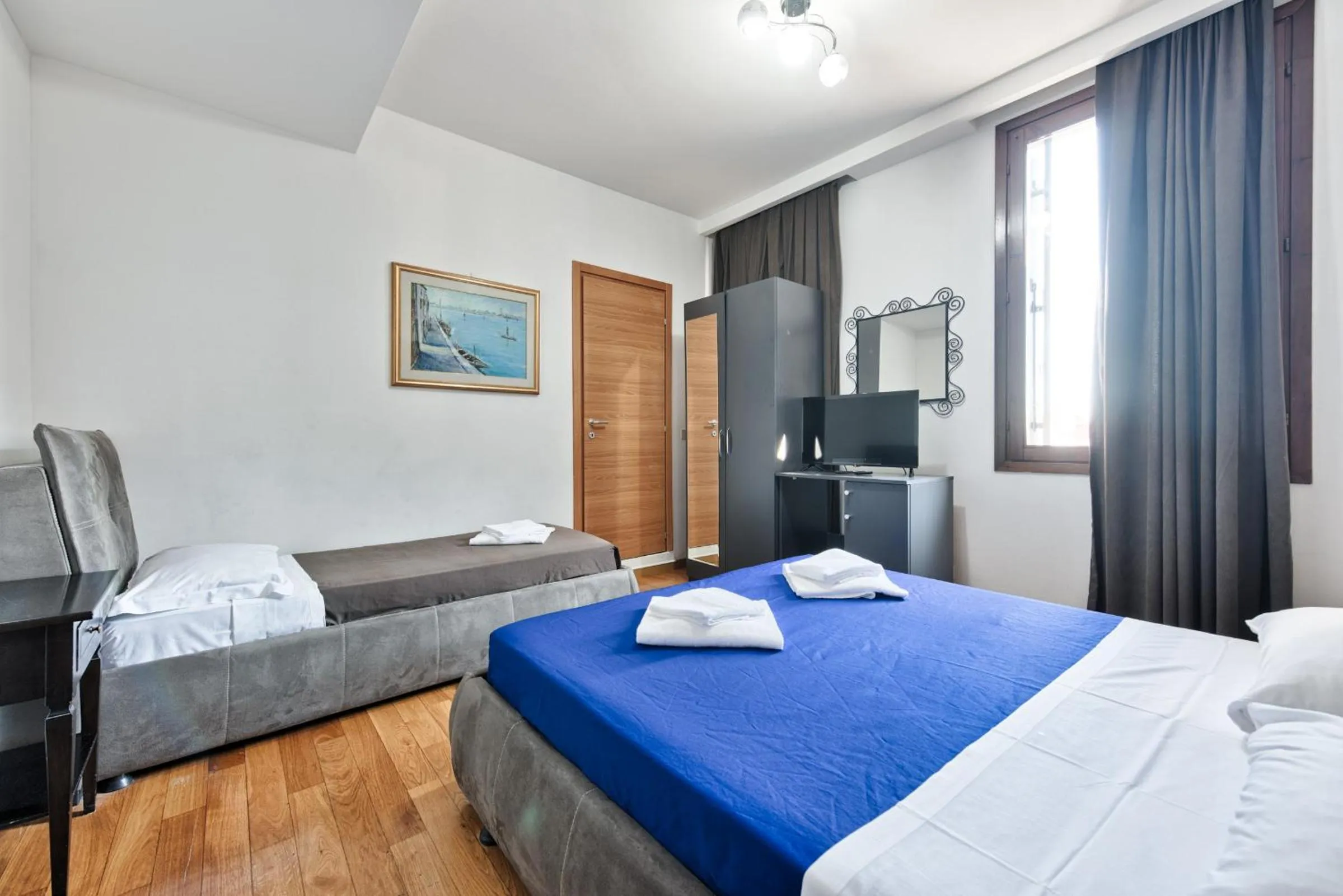 Bedroom, Bed in Hotel Trieste