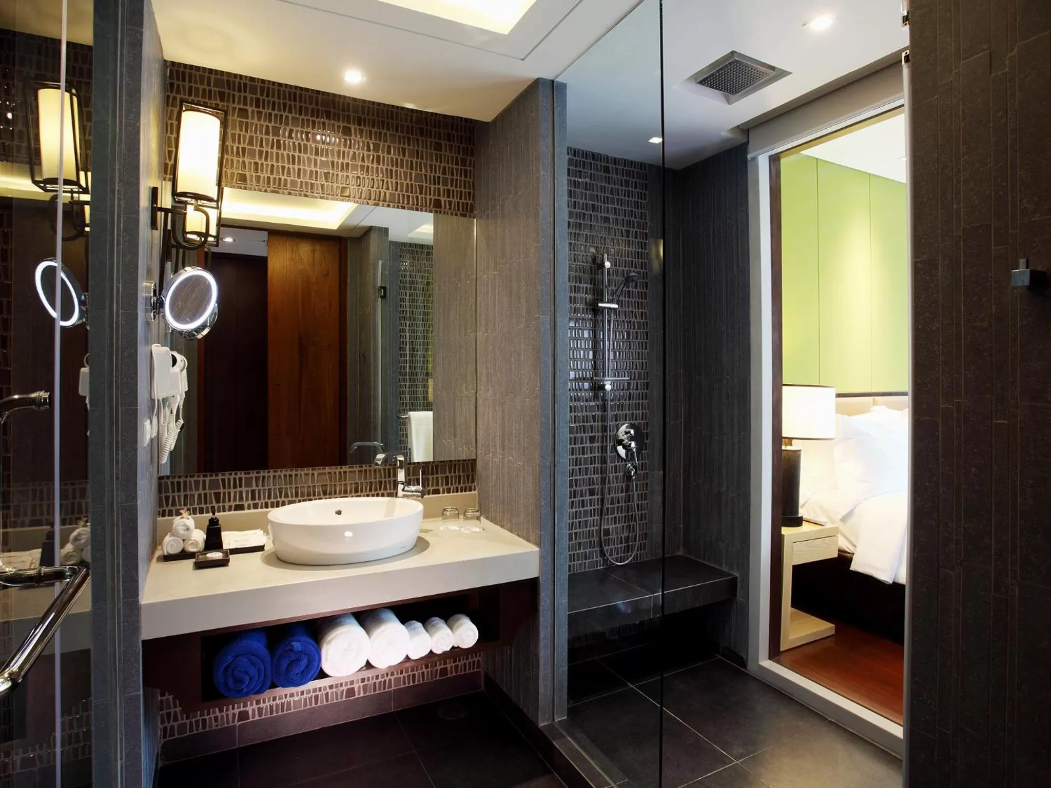 Shower in Graceland Khaolak Beachfront Resort