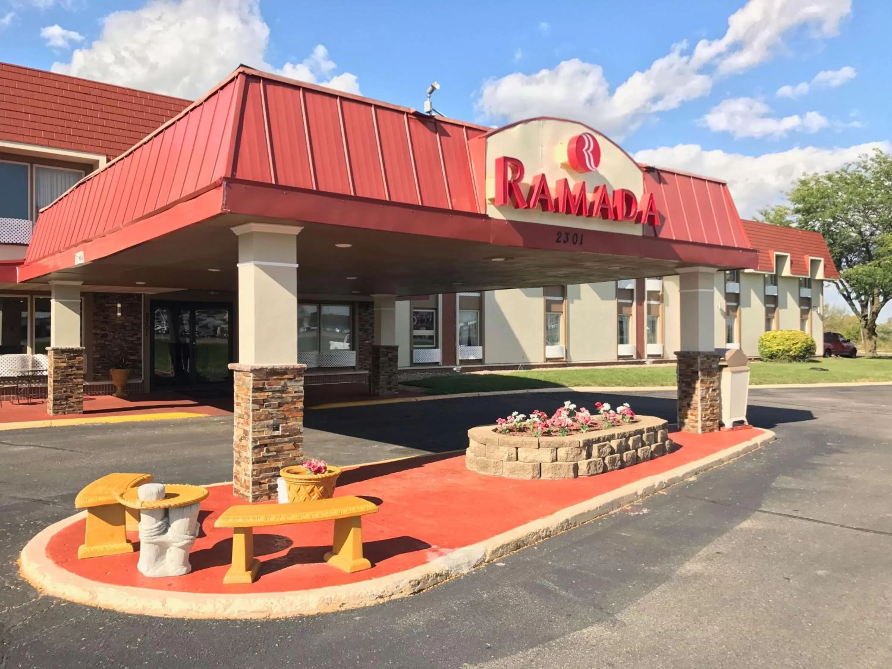 Property building in Ramada by Wyndham Albert Lea