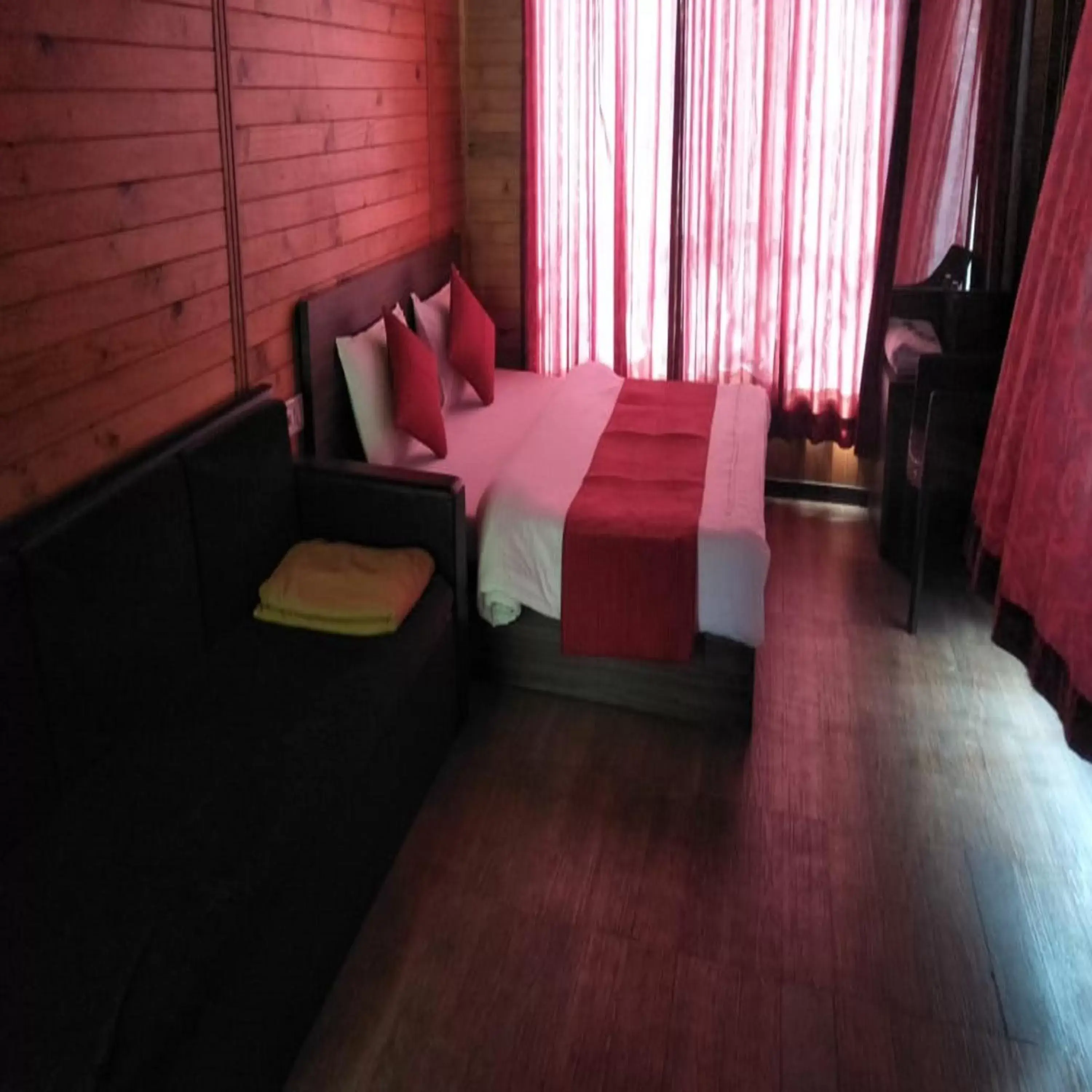 Deluxe Room - single occupancy in Jayshin Lake Vaitarna Resort - Igatpuri Deluxe Room - single occupancy in Jayshin Lake Vaitarna Resort - Igatpuri