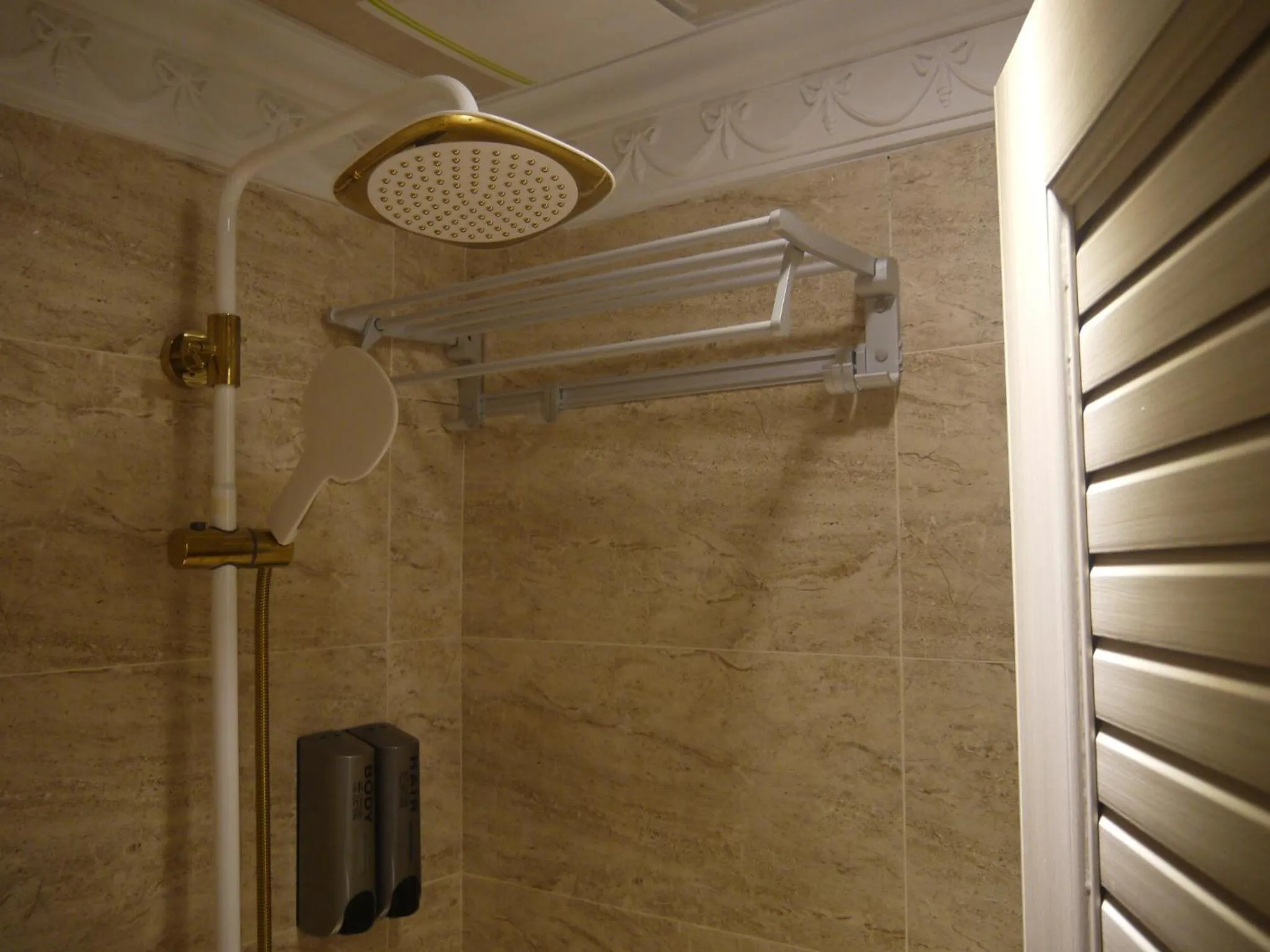 Shower in 橙舍太空艙 TW Capsule Hostel