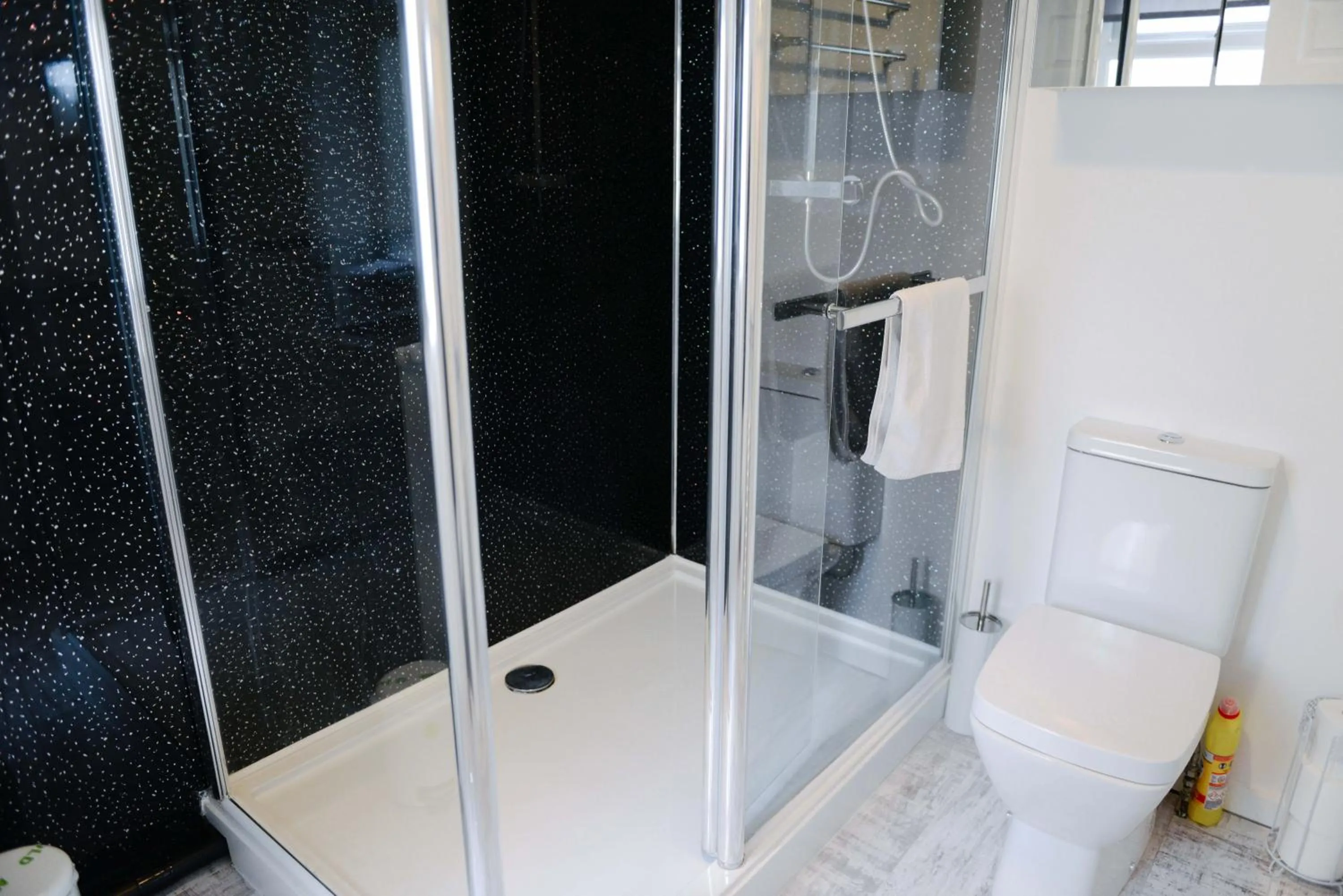 Bathroom in Bridle Lodge Apartments