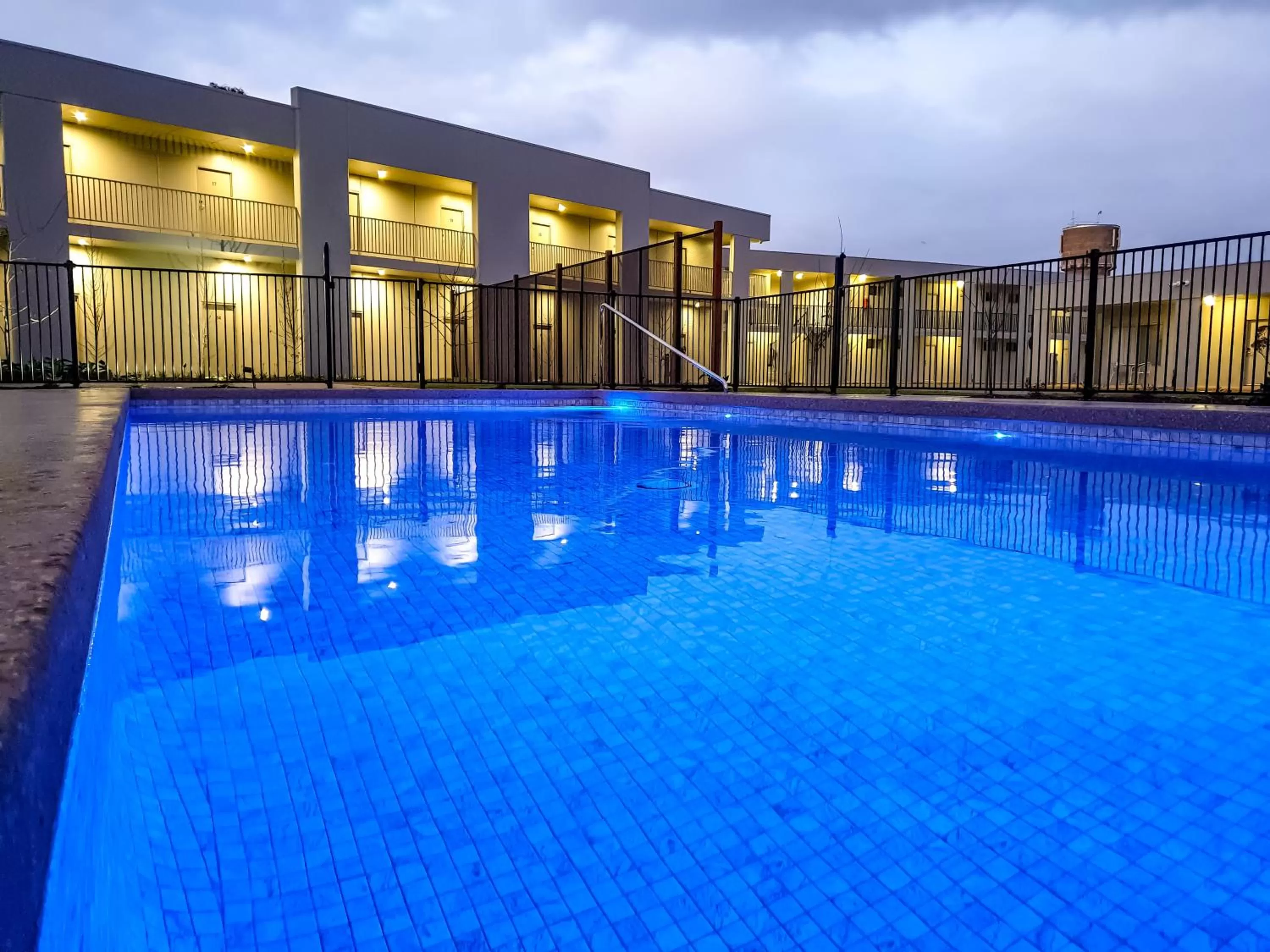 Pool view, Swimming Pool in Nagambie Waterfront Motel