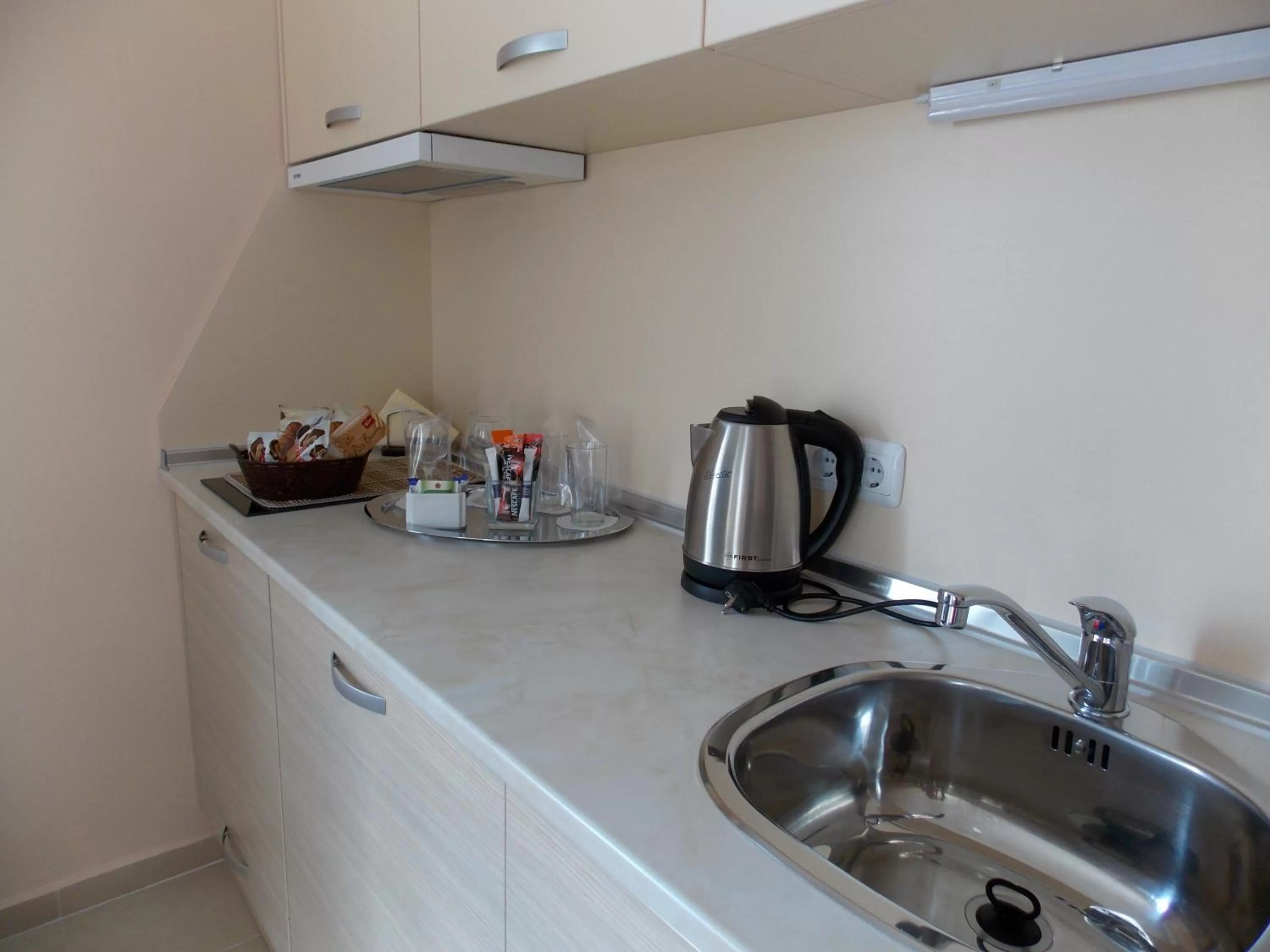 Coffee/tea facilities, Kitchen/Kitchenette in Apart Hotel Rosen