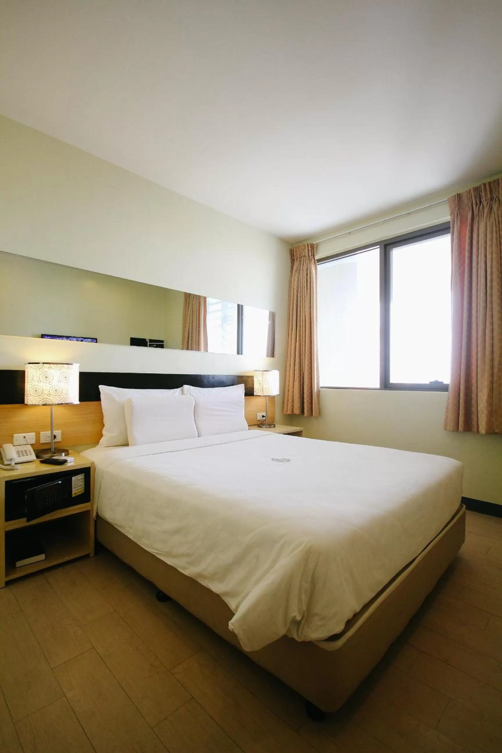 Day, Bed in Go Hotels Iloilo