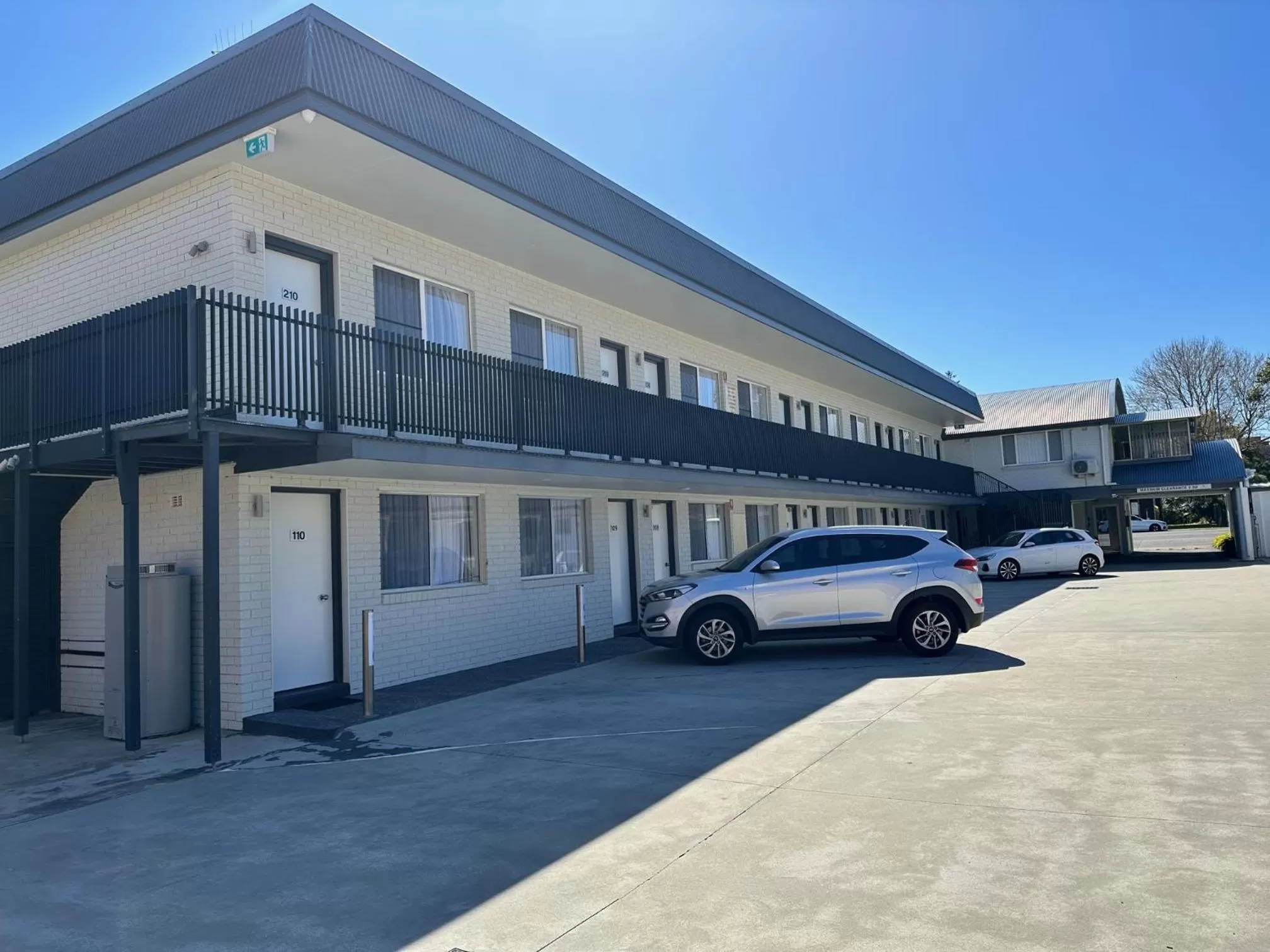 Property building in Surf Beach Motel Port