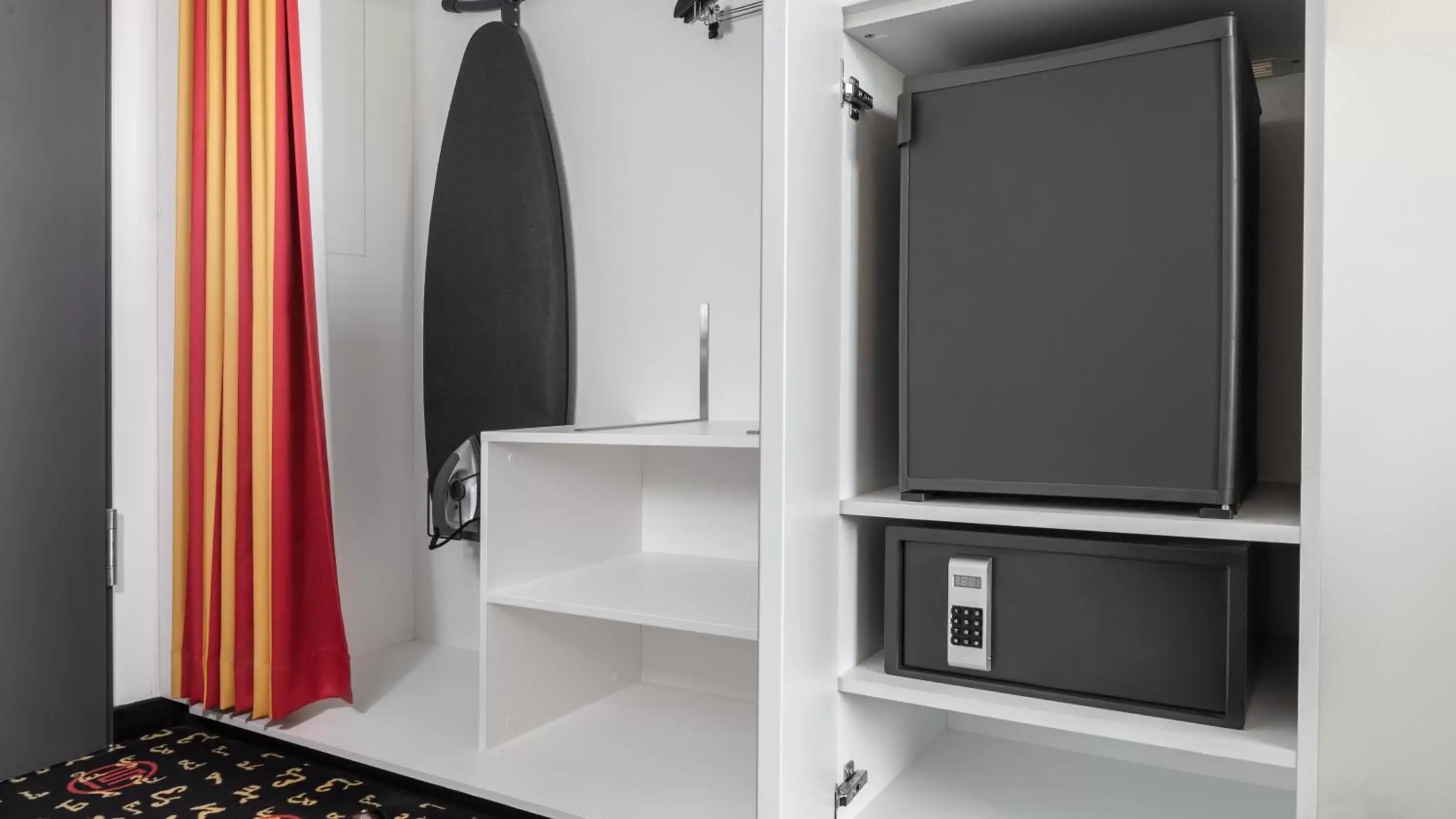 King Suite with Sofa Bed and Garden View in Holiday Inn Munich - Westpark, an IHG Hotel King Suite with Sofa Bed and Garden View in Holiday Inn Munich - Westpark, an IHG Hotel