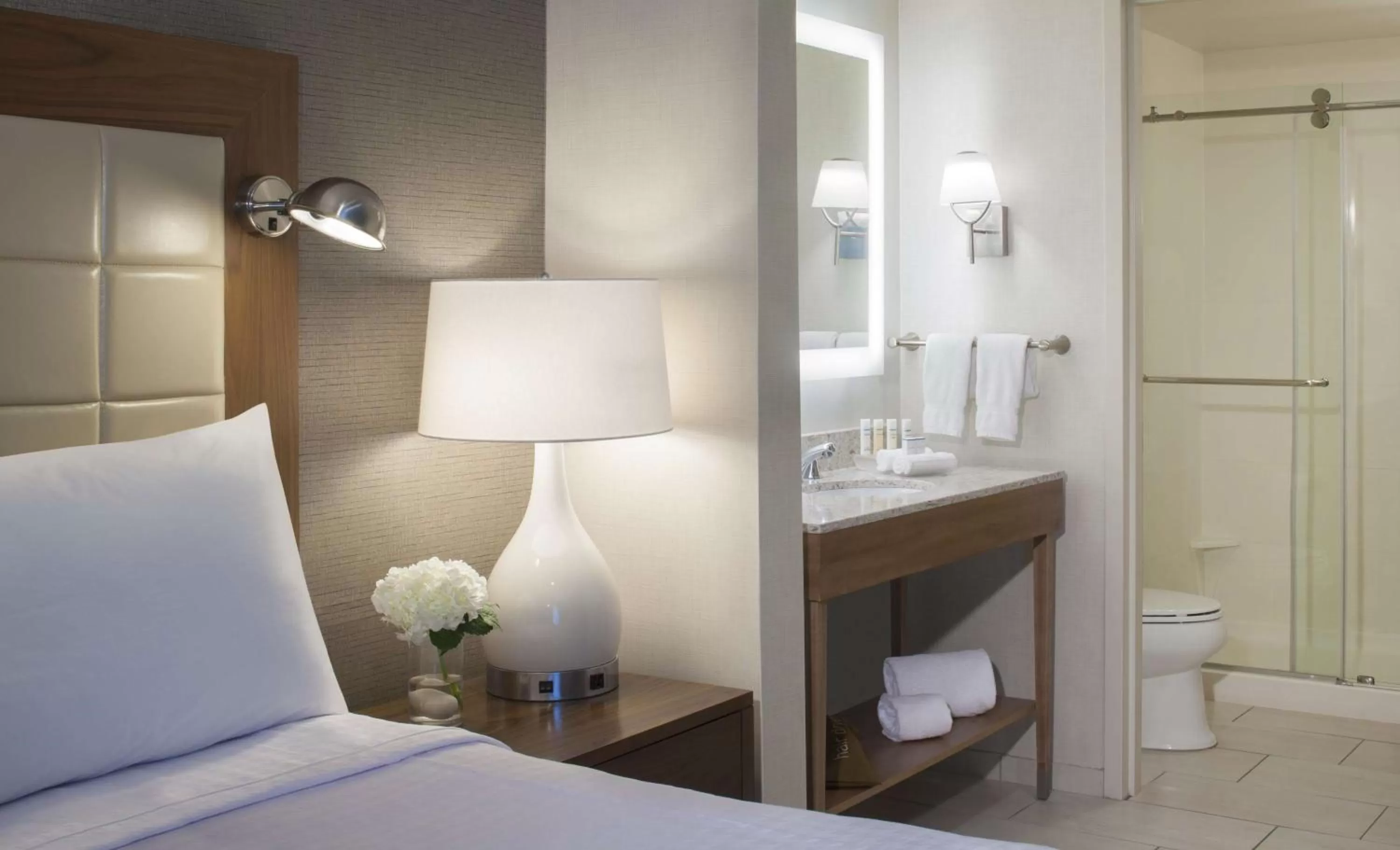 Bathroom, Bed in Homewood Suites by Hilton Miami Dolphin Mall