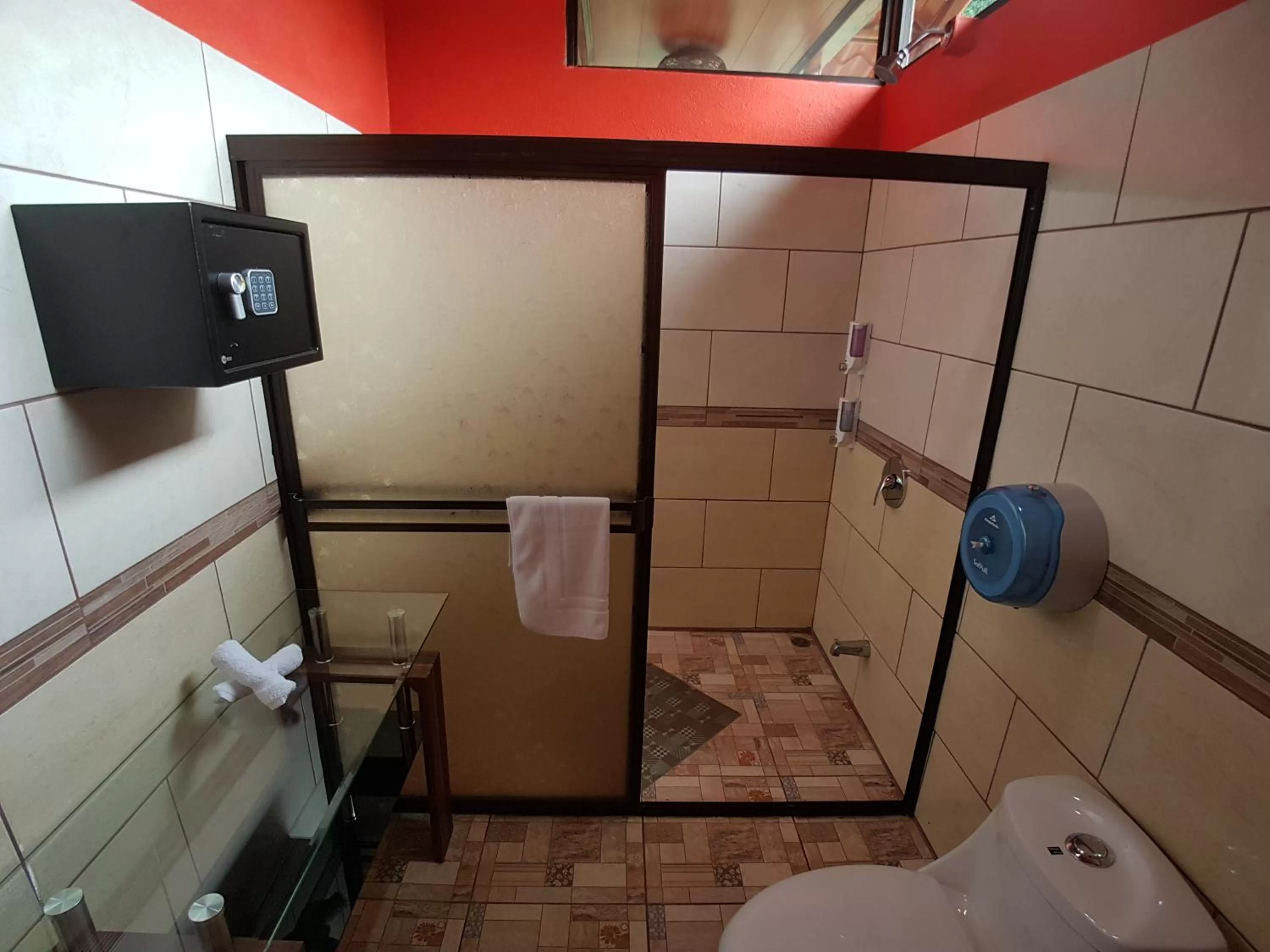 Bathroom in Hotel Heliconias Nature Inn & Hot Springs