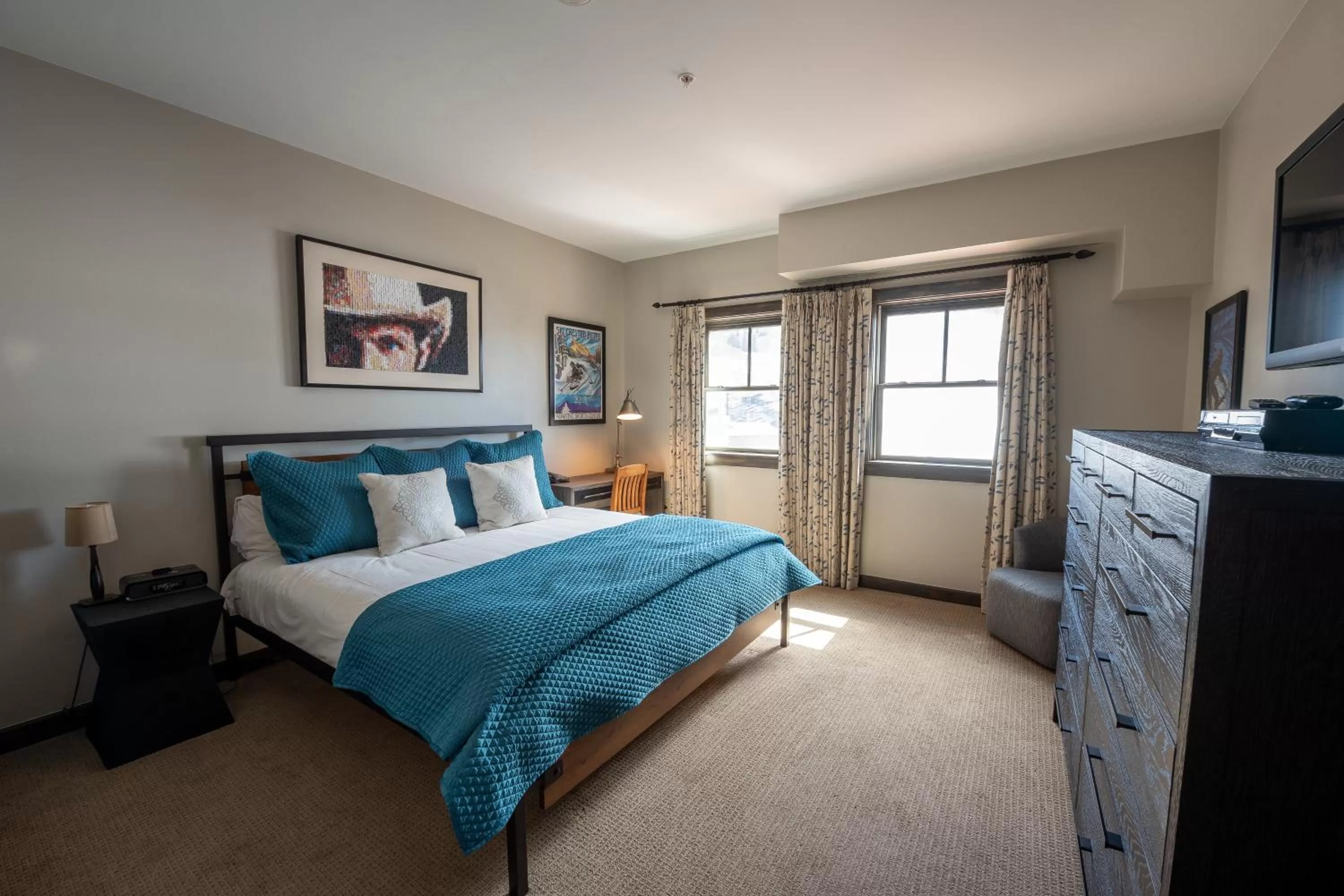 Bed in The Lodge at Mountaineer Square, A Vail Resorts Property
