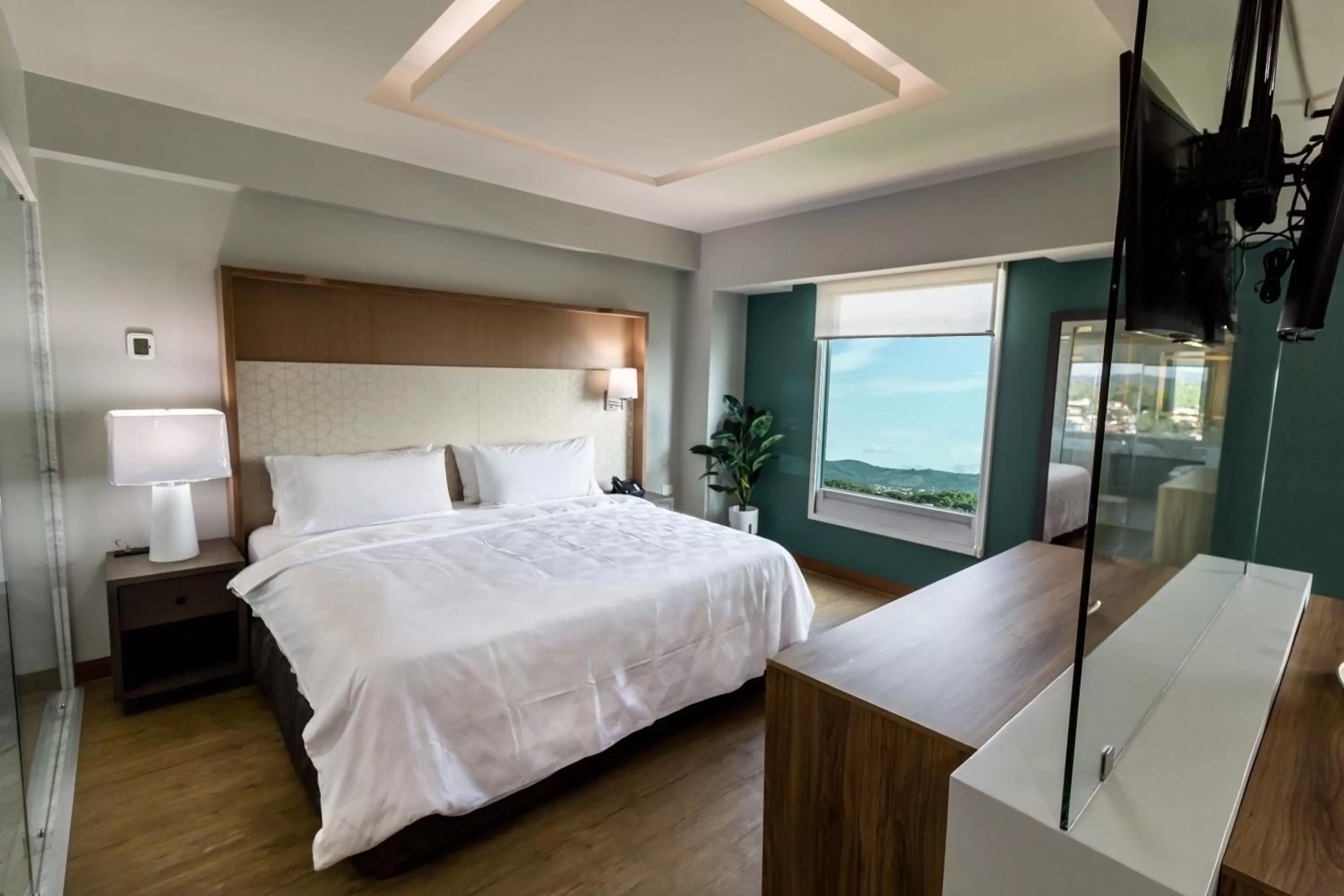 Bedroom, Bed in Holiday Inn Uruapan by IHG