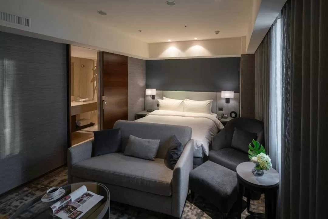 Photo of the whole room, Bed in Taipei Fullerton Hotel - South