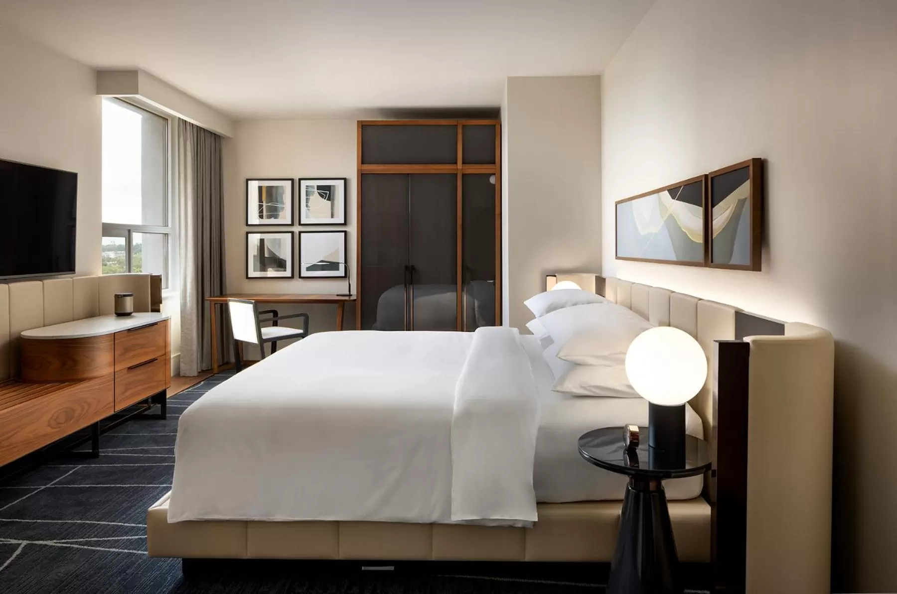 Bed in Park Hyatt Toronto